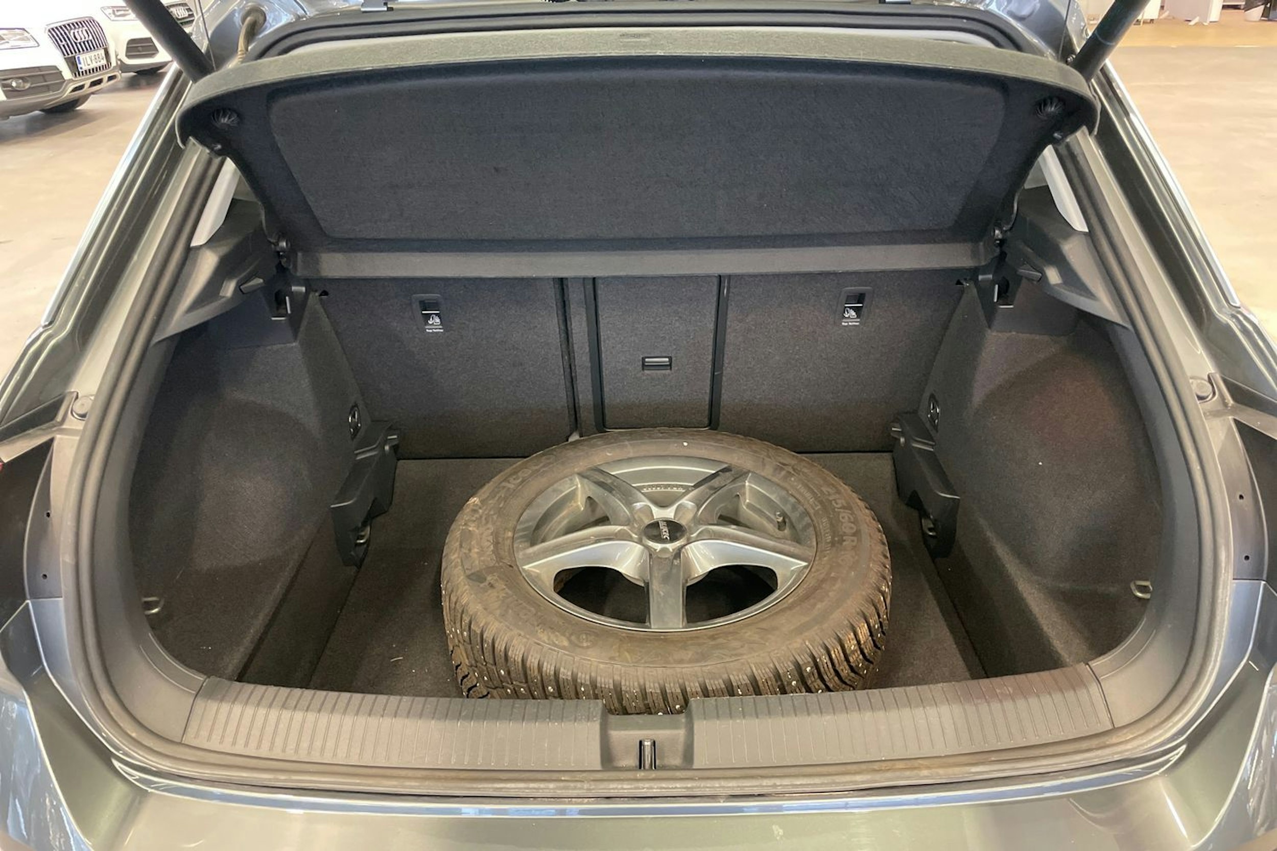 harmaa Volkswagen T-Roc 2019 kuva 14.