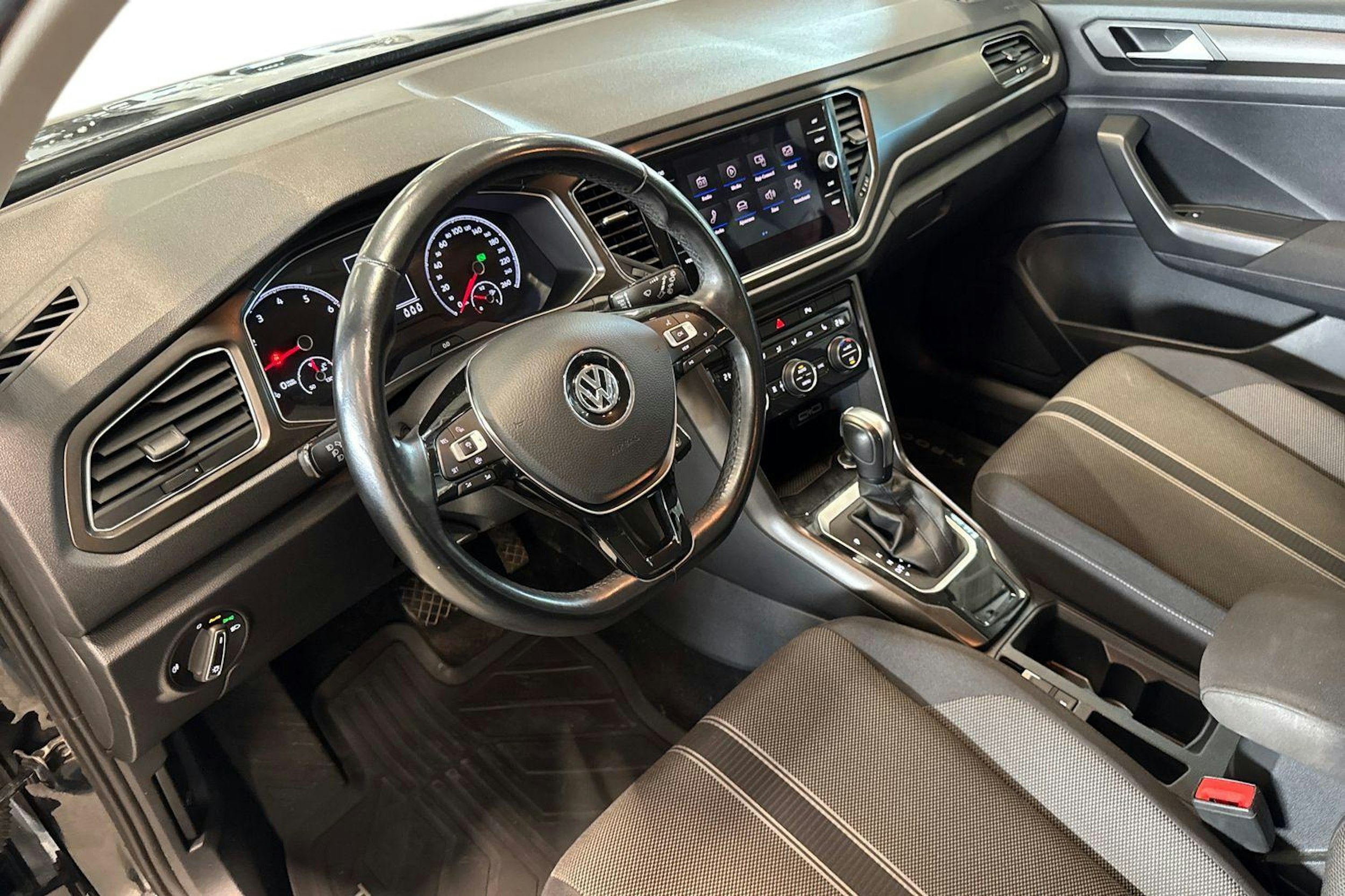musta Volkswagen T-Roc 2019 kuva 7.