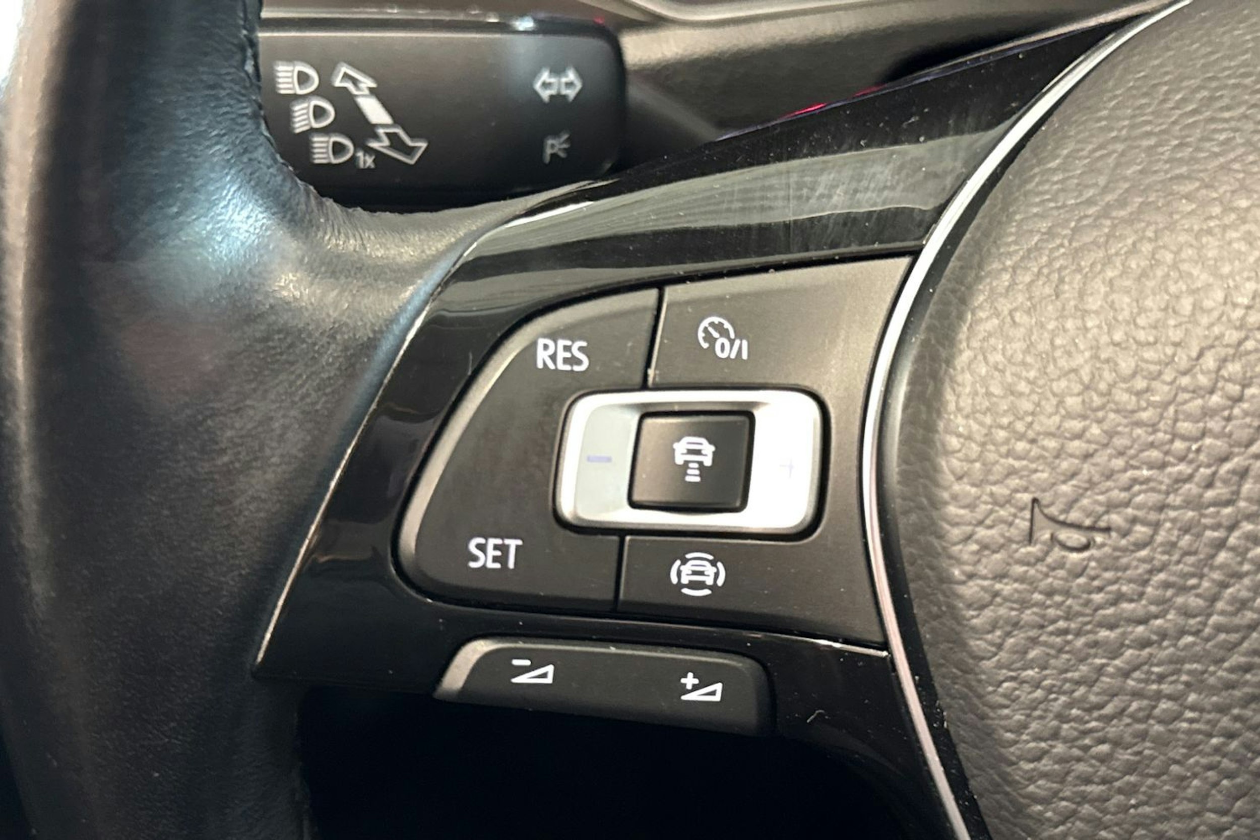 musta Volkswagen T-Roc 2019 kuva 18.