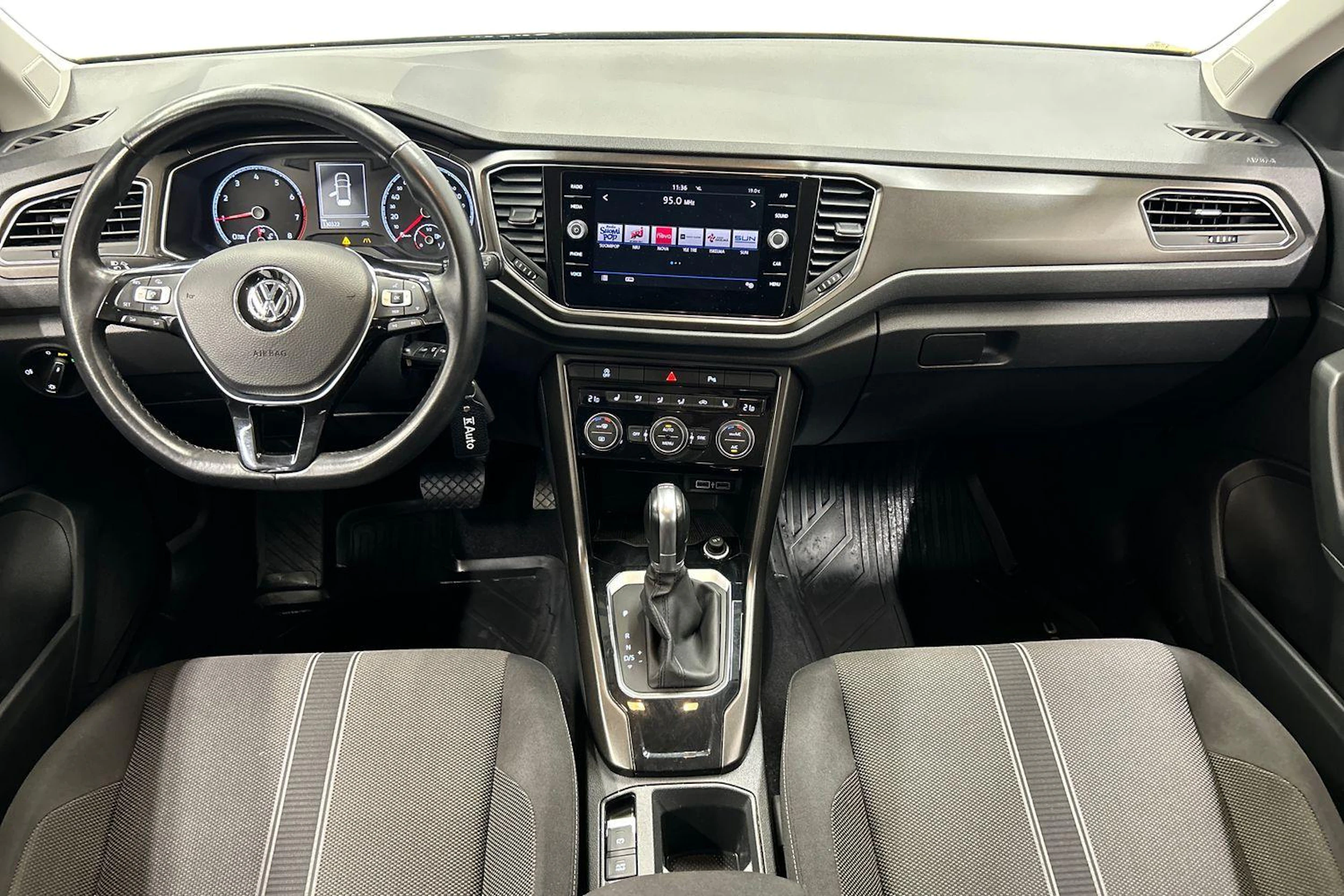 met. keltainen Volkswagen T-Roc 2019 kuva 7.
