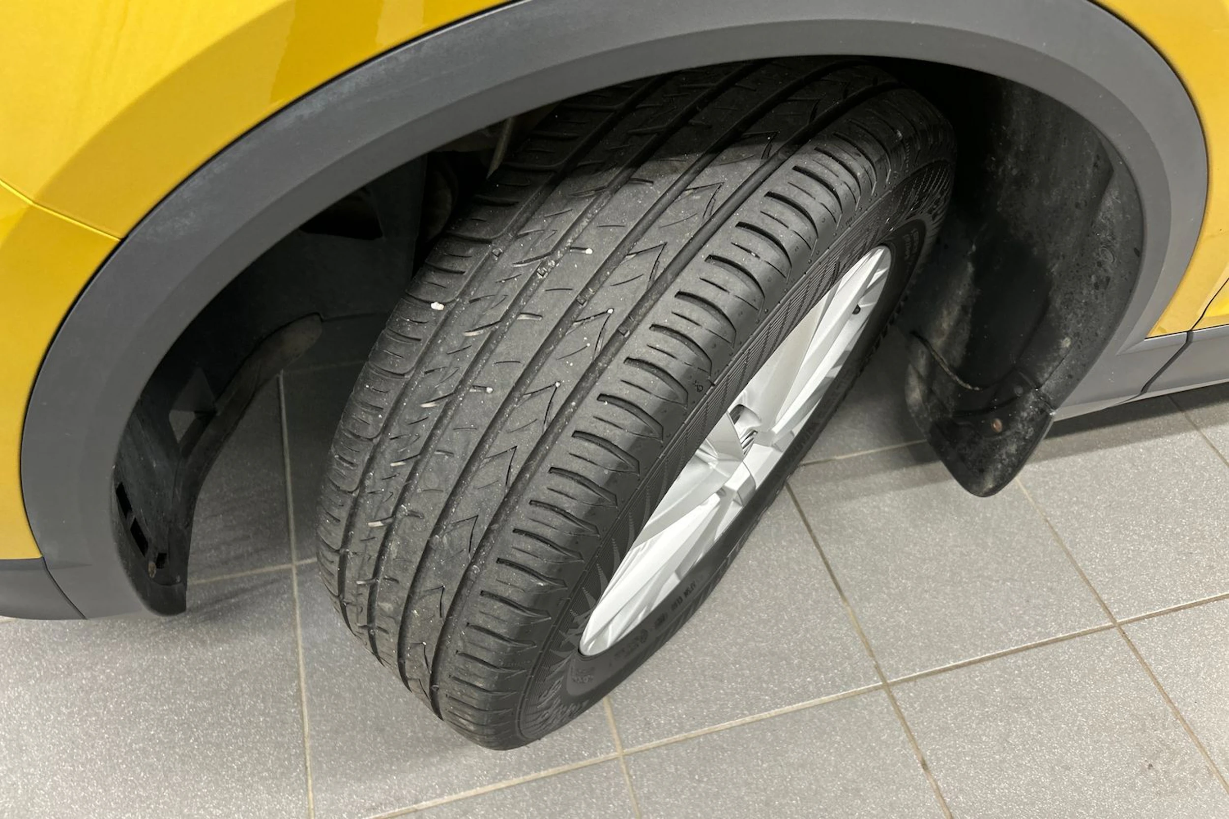 met. keltainen Volkswagen T-Roc 2019 kuva 10.