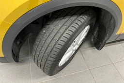 met. keltainen Volkswagen T-Roc 2019 kuva 10.
