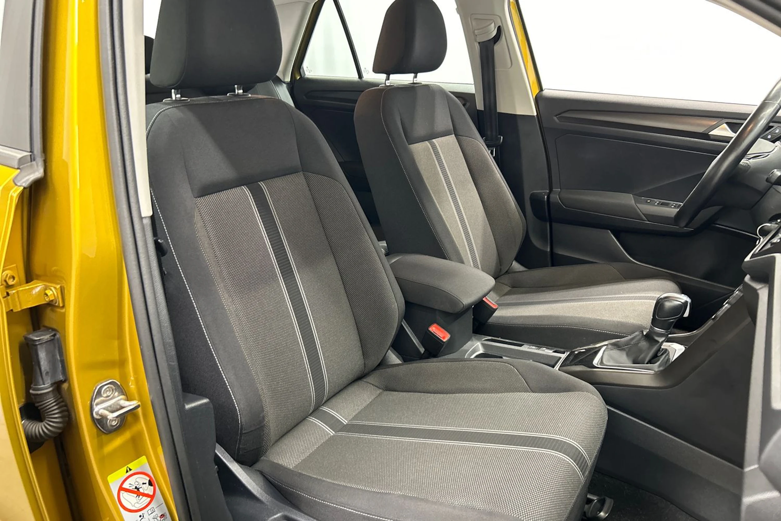 met. keltainen Volkswagen T-Roc 2019 kuva 11.