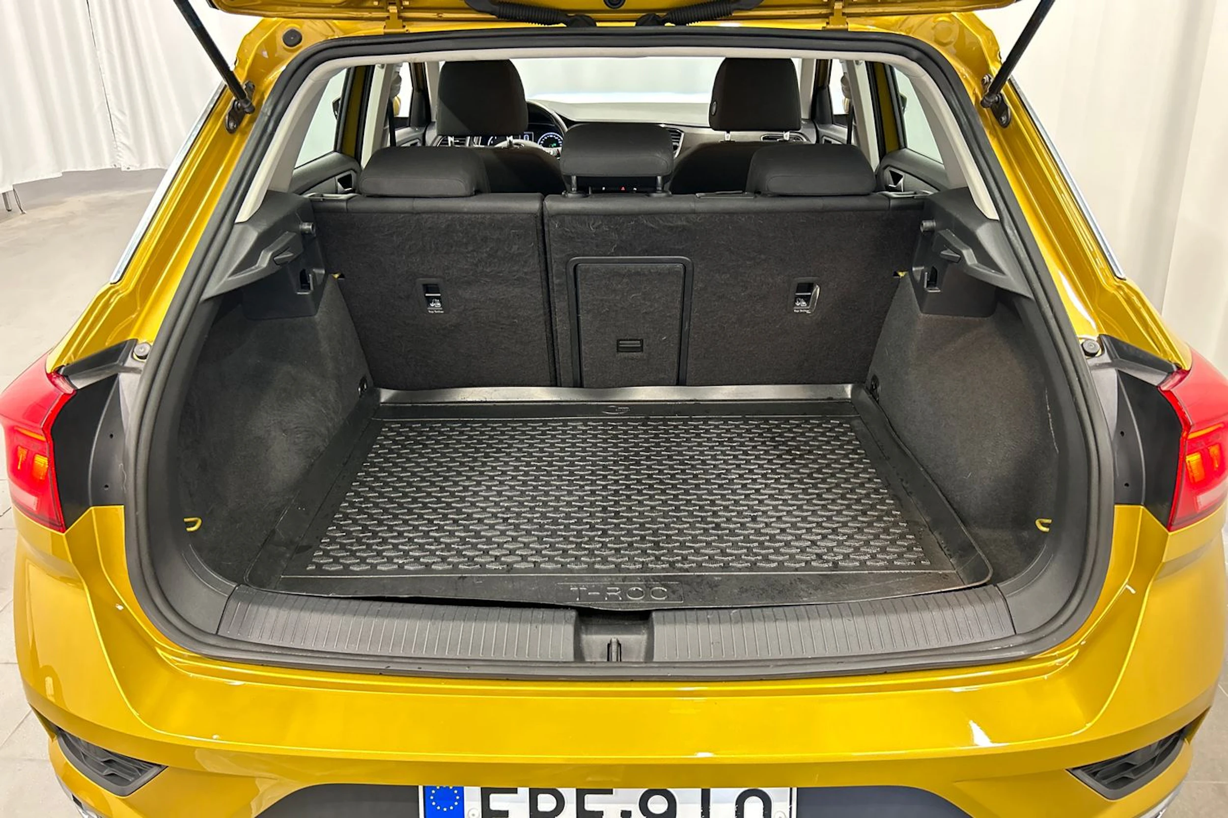 met. keltainen Volkswagen T-Roc 2019 kuva 13.