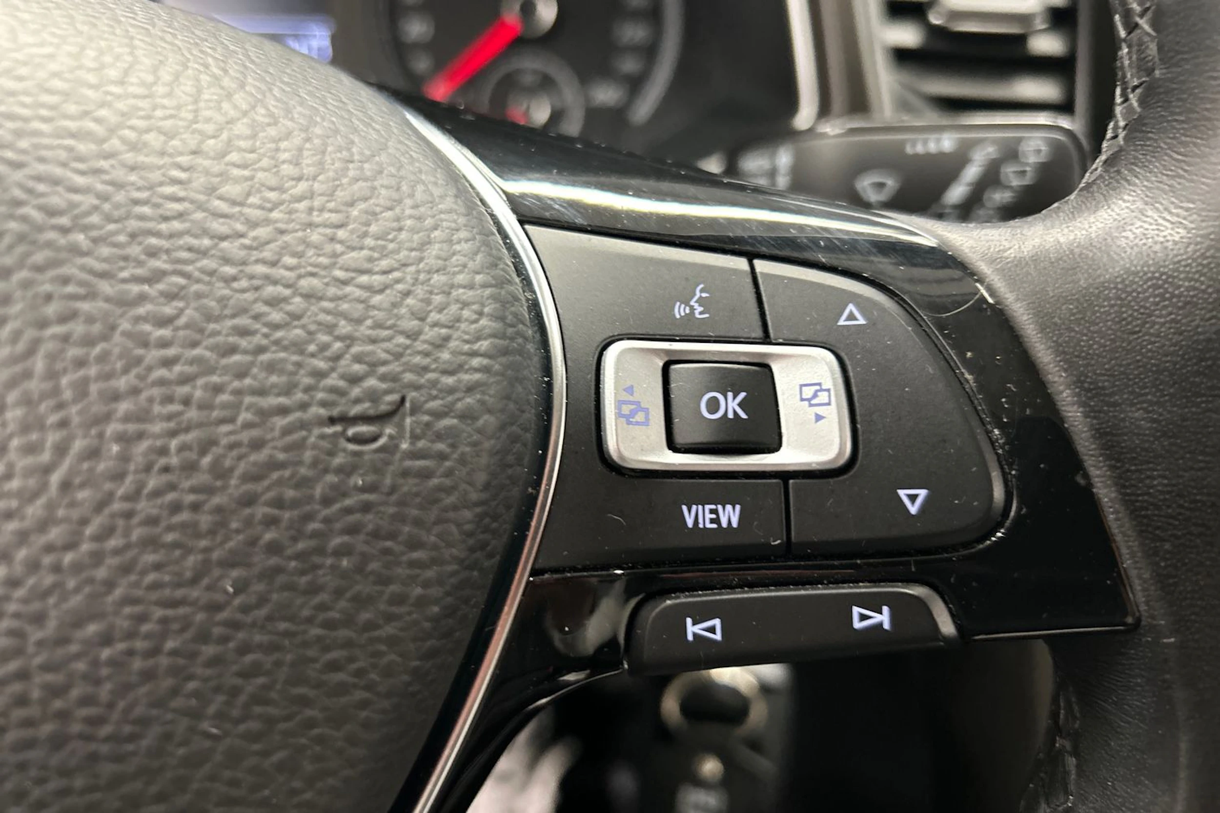 met. keltainen Volkswagen T-Roc 2019 kuva 17.