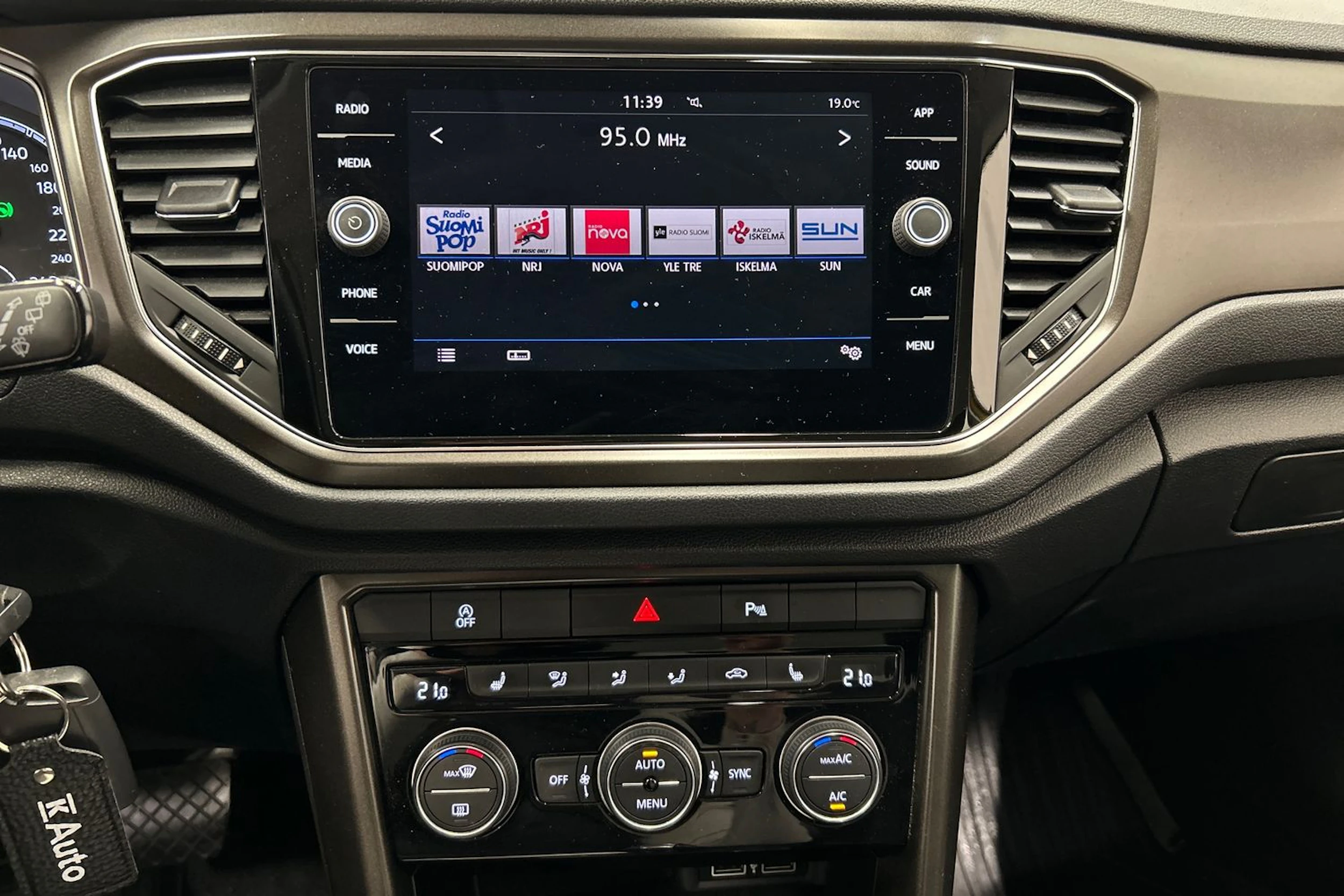 met. keltainen Volkswagen T-Roc 2019 kuva 18.