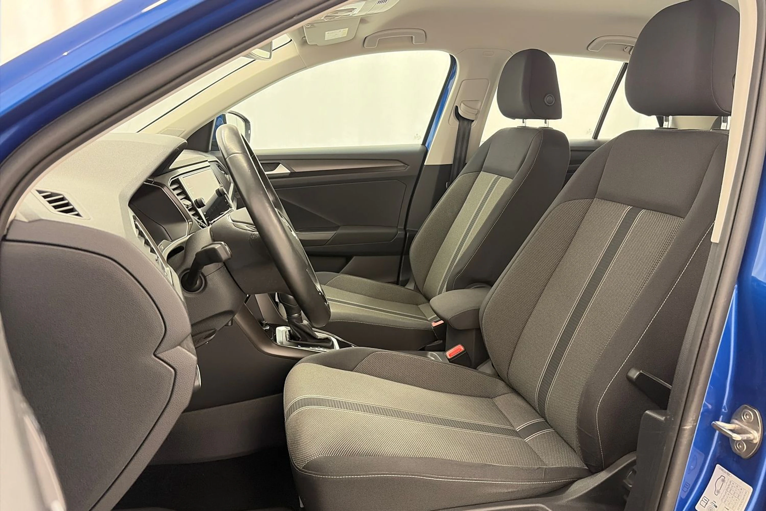 sininen Volkswagen T-Roc 2019 kuva 11.