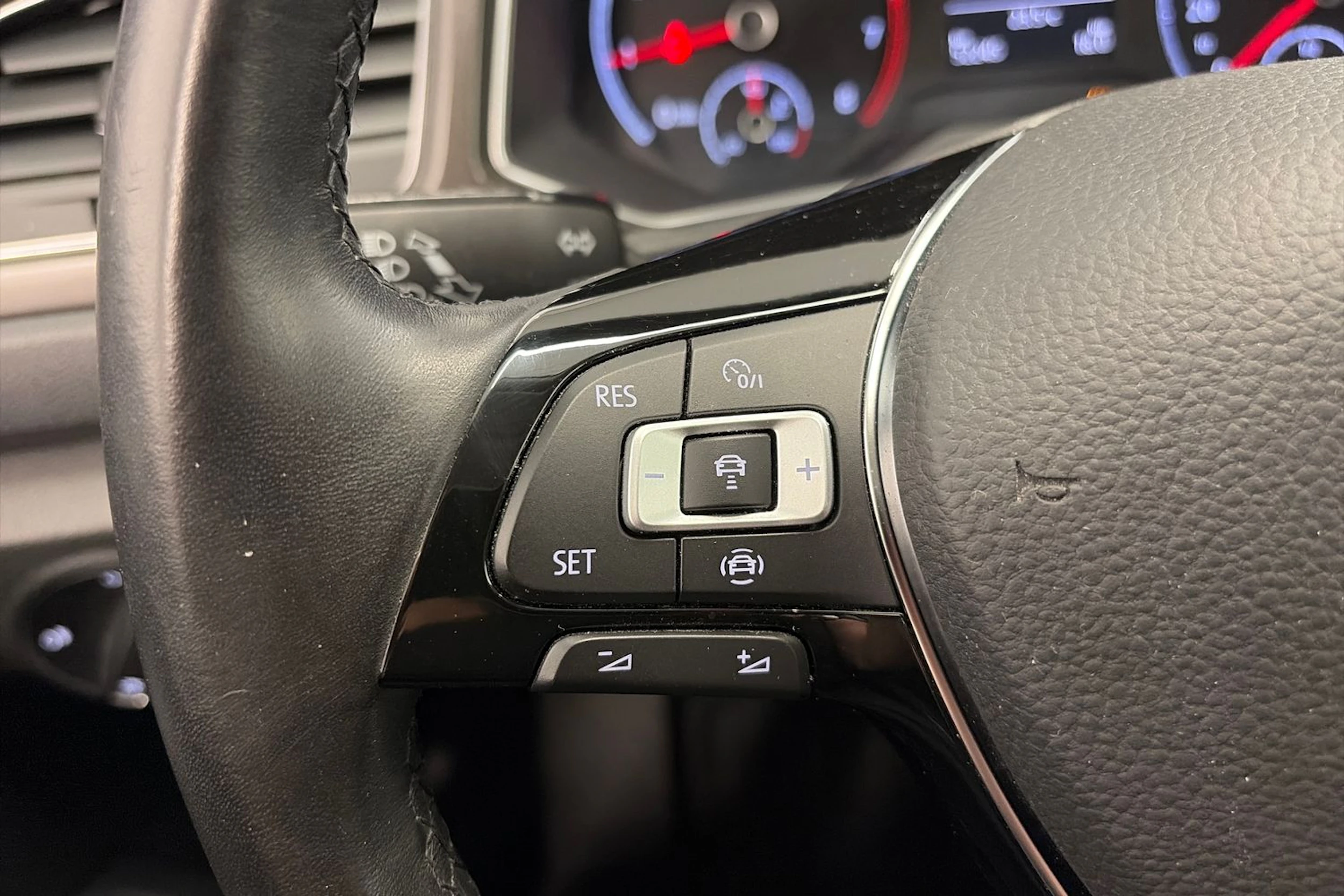 sininen Volkswagen T-Roc 2019 kuva 13.