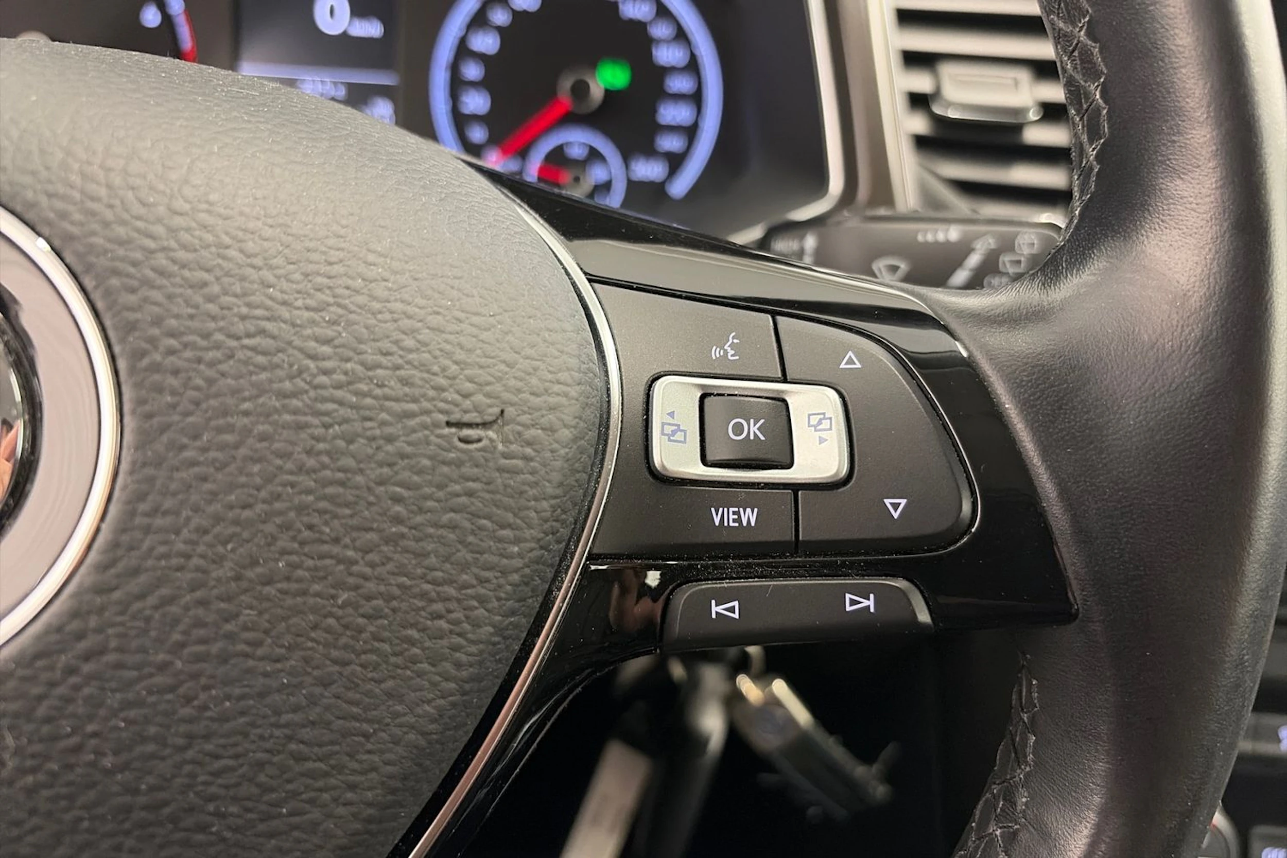 sininen Volkswagen T-Roc 2019 kuva 14.