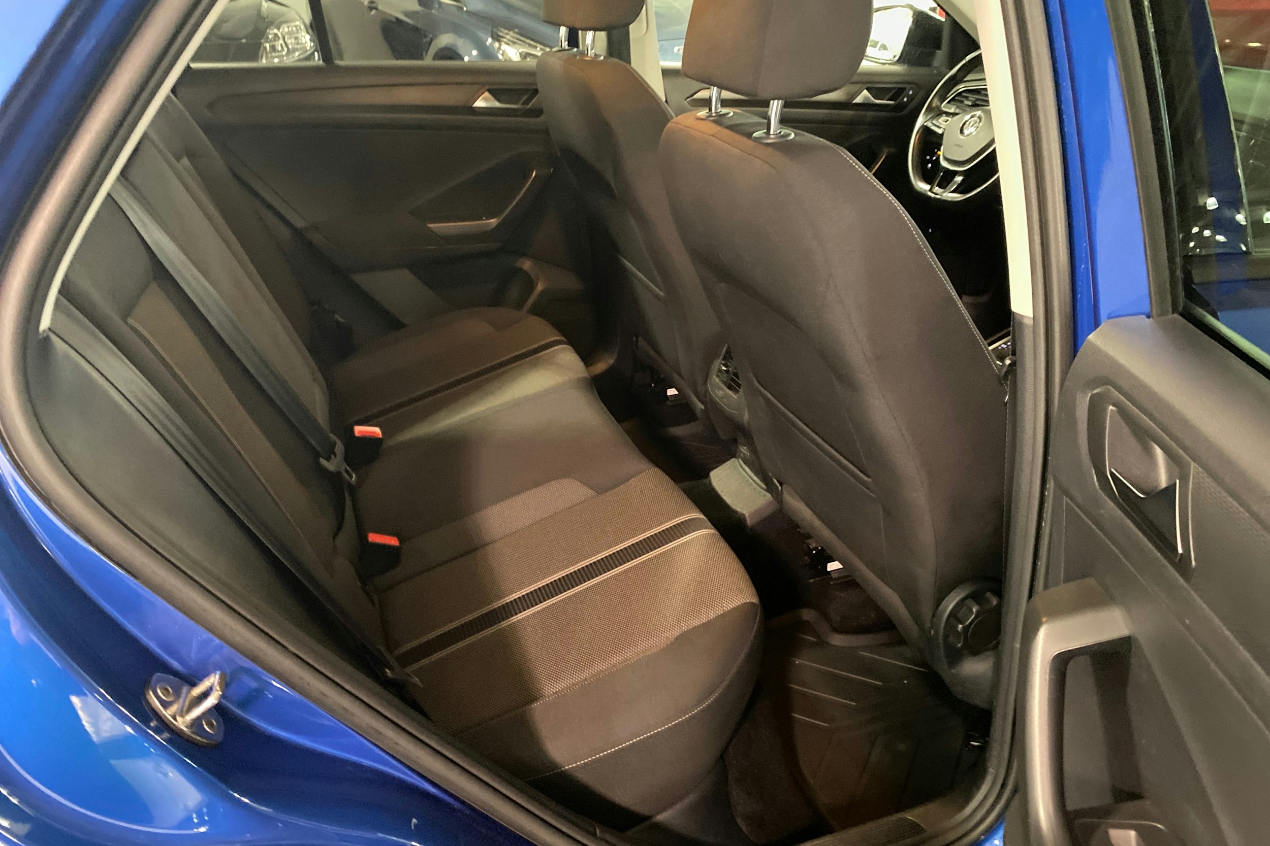 met. sininen Volkswagen T-Roc 2019 kuva 16.