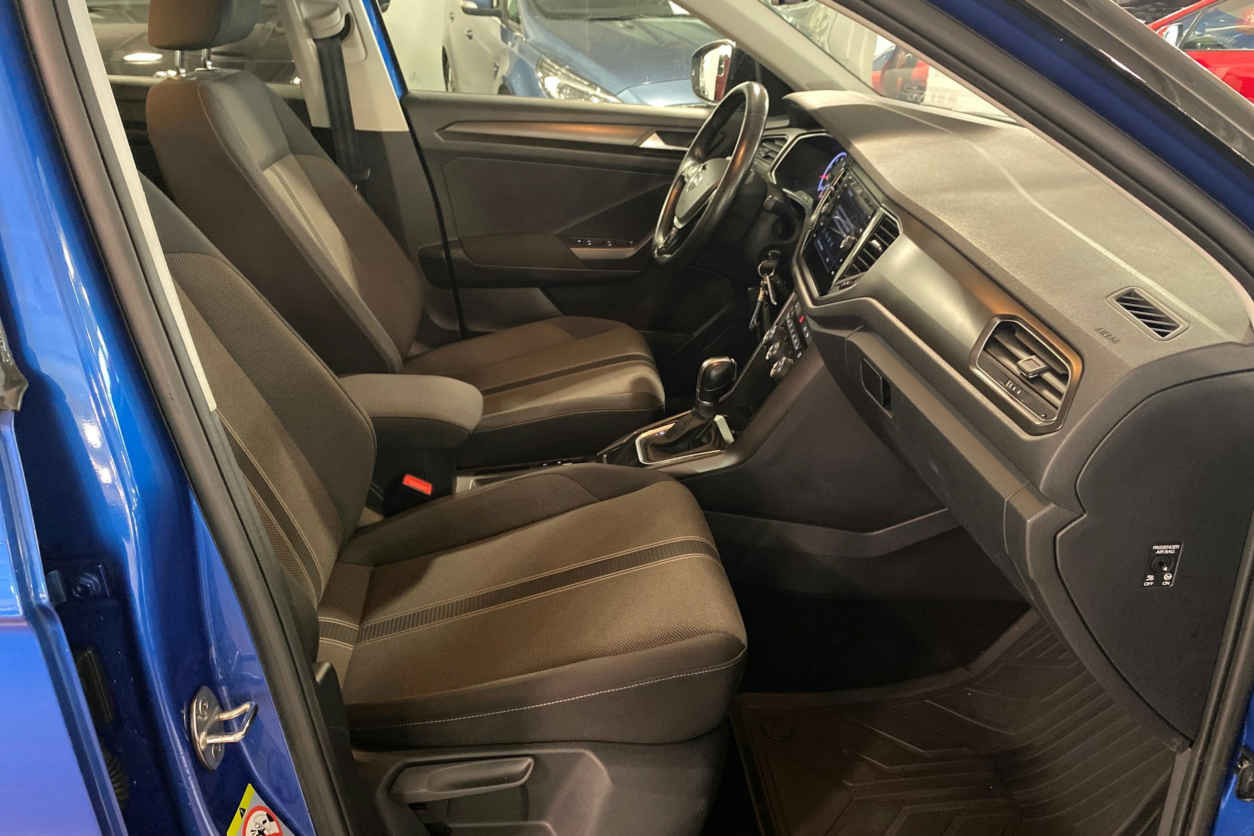 met. sininen Volkswagen T-Roc 2019 kuva 17.