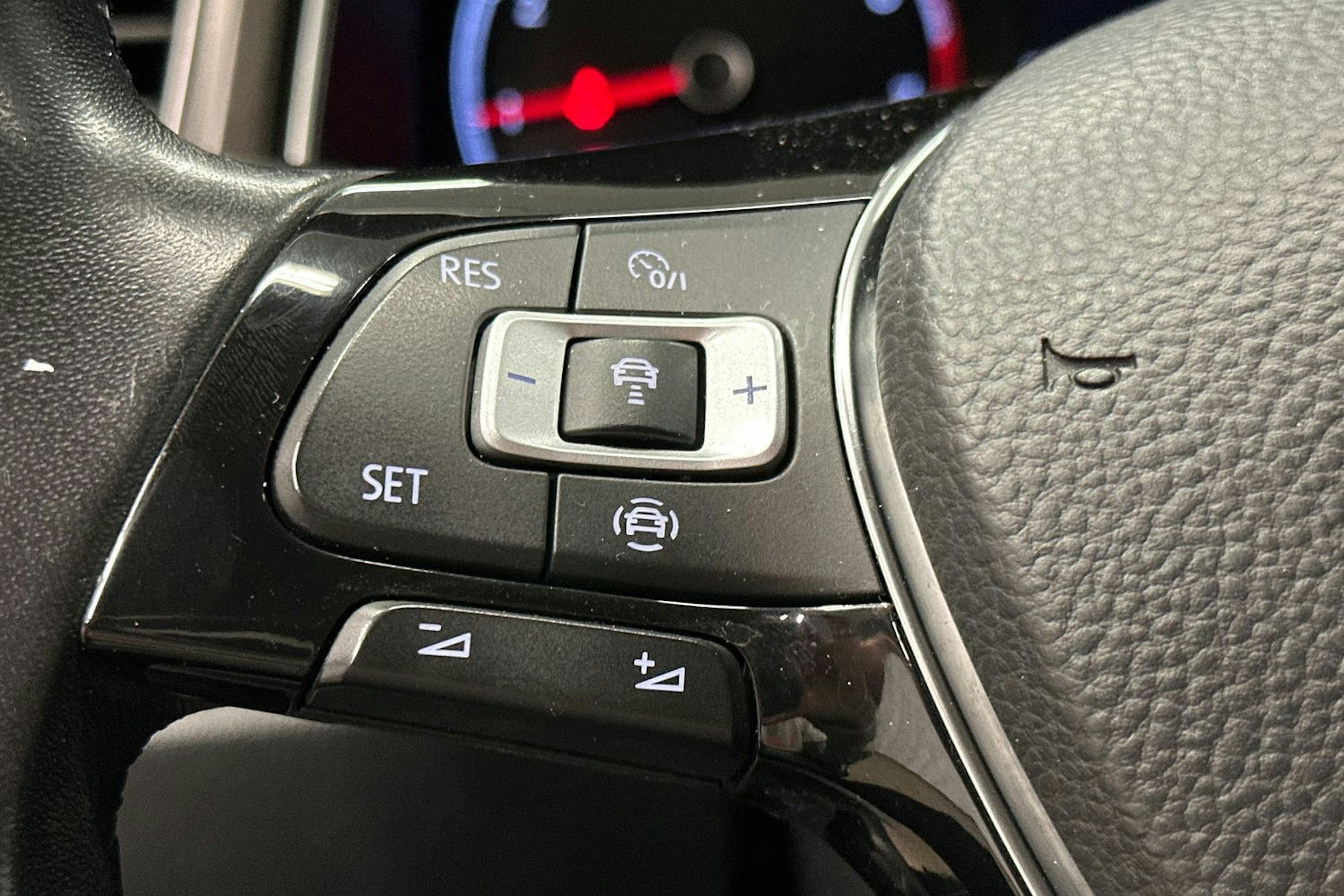 harmaa Volkswagen T-Roc 2019 kuva 16.