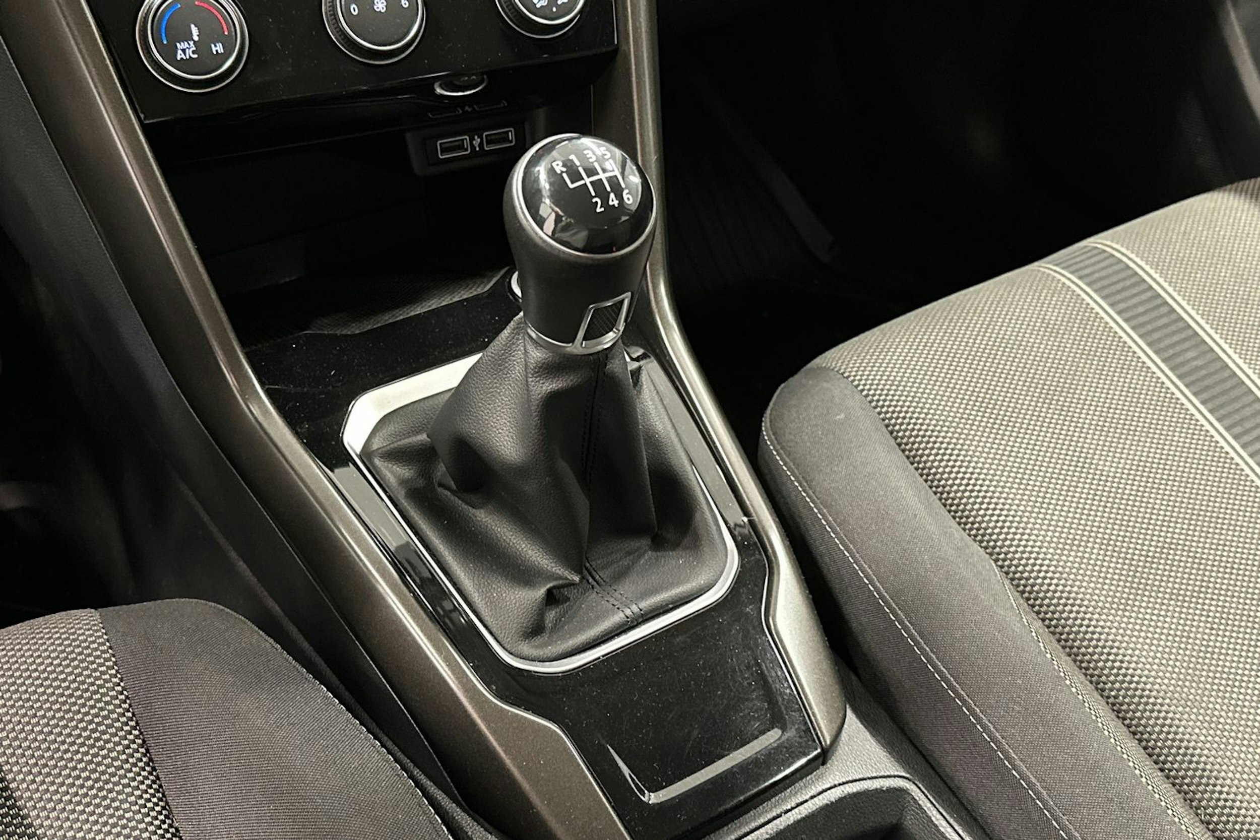 harmaa Volkswagen T-Roc 2019 kuva 24.