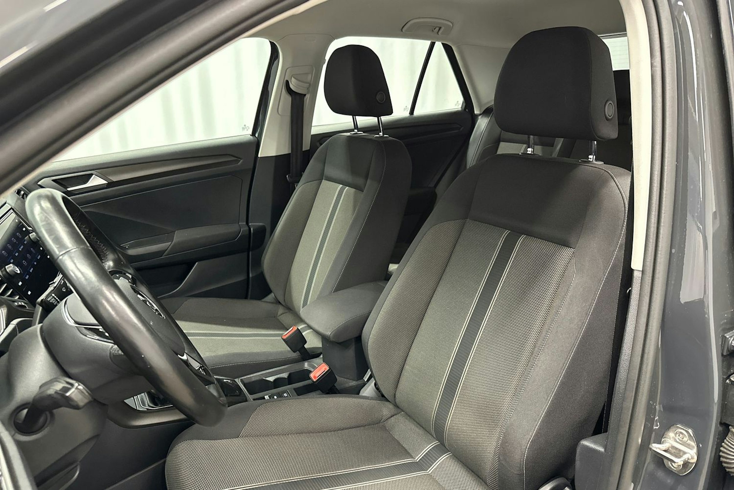 harmaa Volkswagen T-Roc 2019 kuva 26.