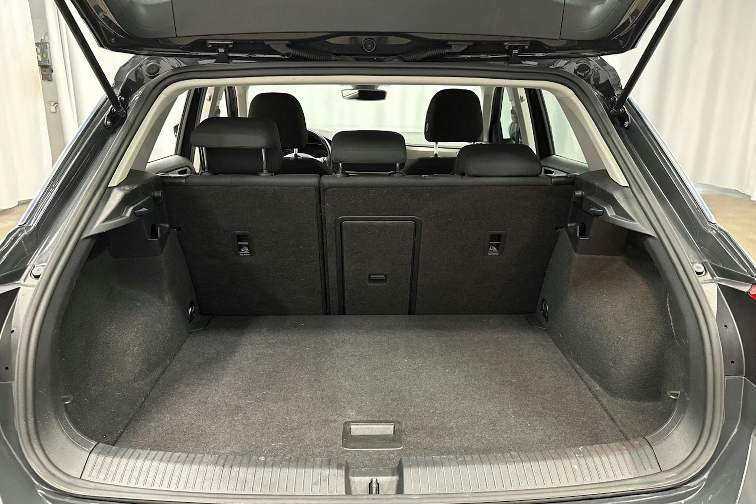harmaa Volkswagen T-Roc 2019 kuva 27.