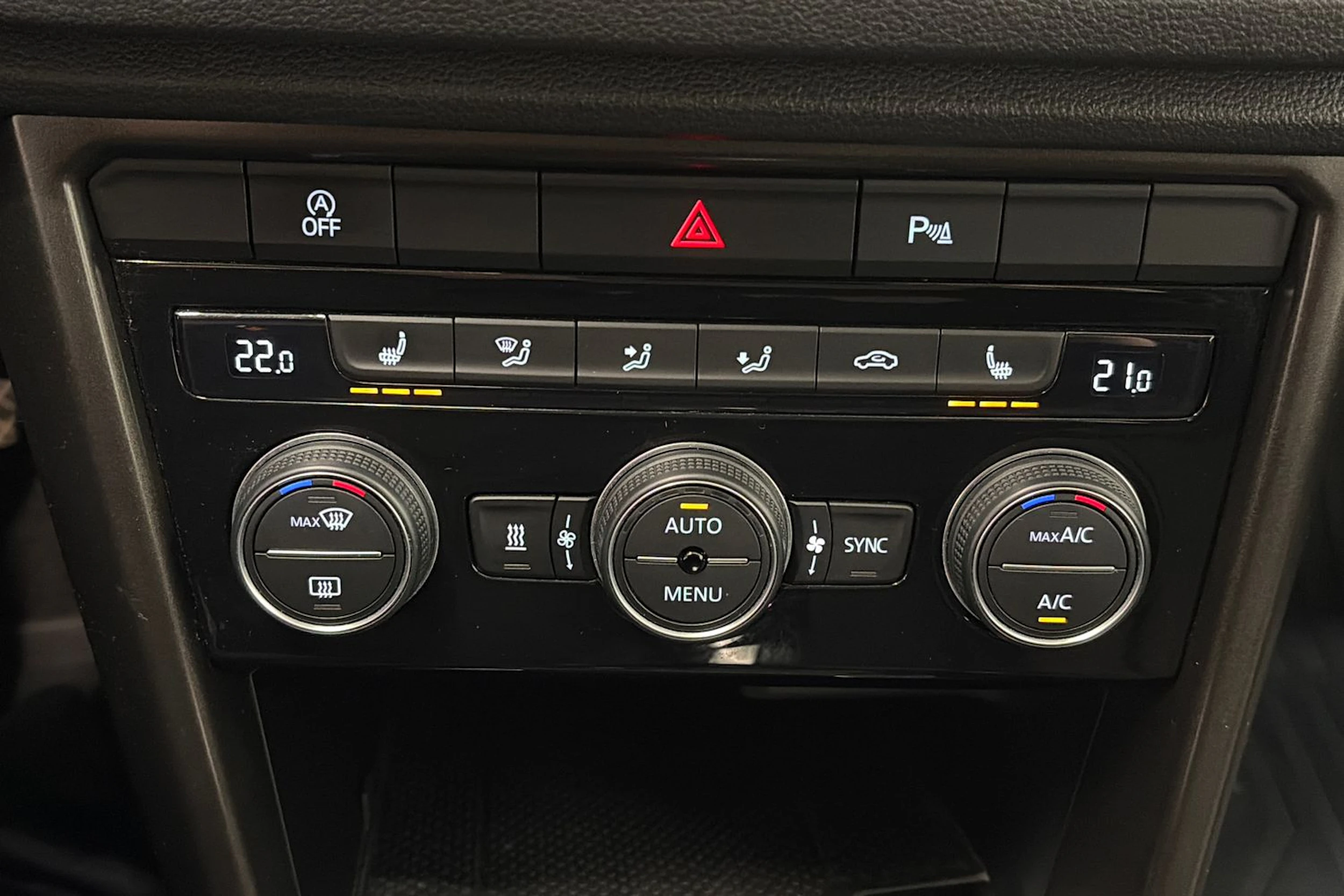 Ruskea (beige) Volkswagen T-Roc 2019 kuva 26.