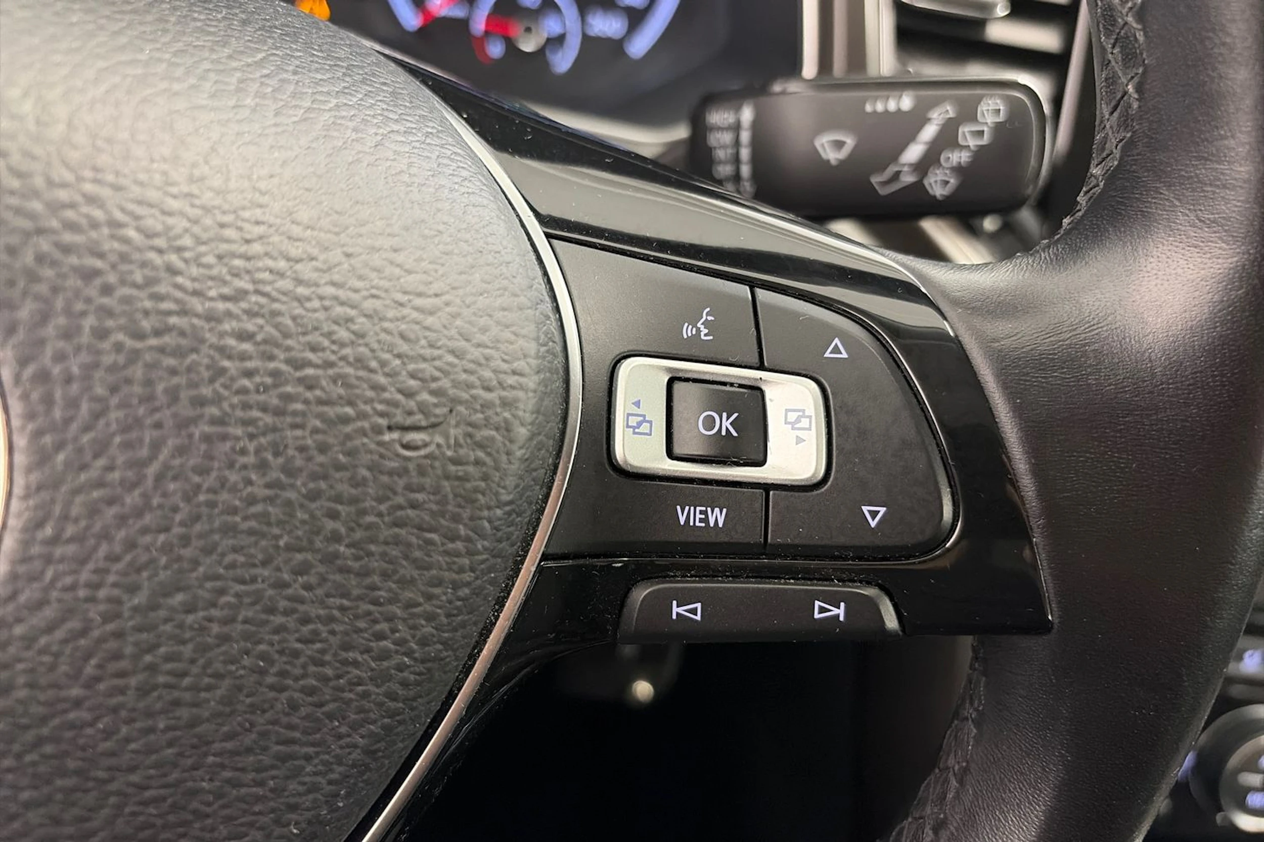 valkoinen Volkswagen T-Roc 2019 kuva 16.