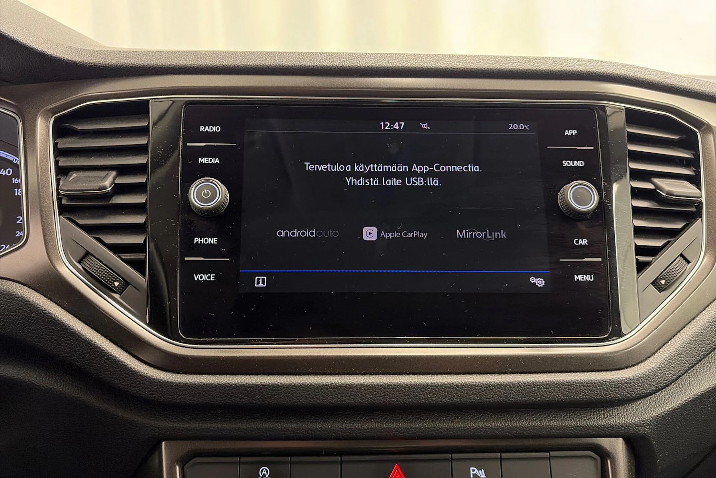 valkoinen Volkswagen T-Roc 2019 kuva 18.
