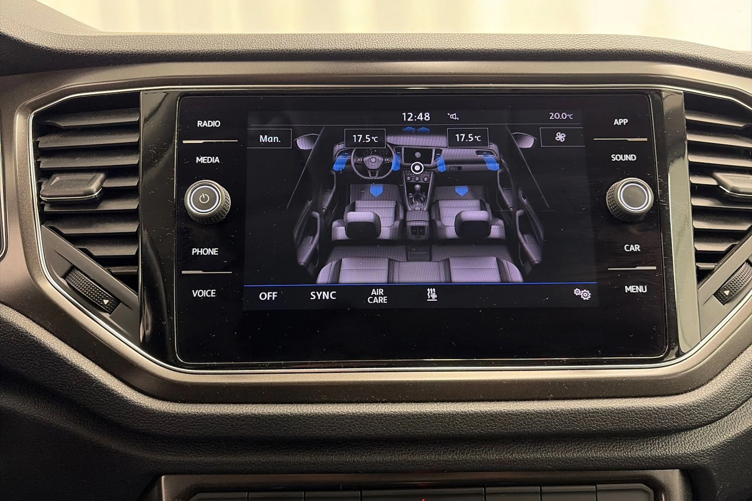 valkoinen Volkswagen T-Roc 2019 kuva 22.