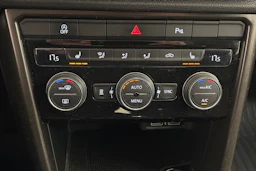 valkoinen Volkswagen T-Roc 2019 kuva 24.