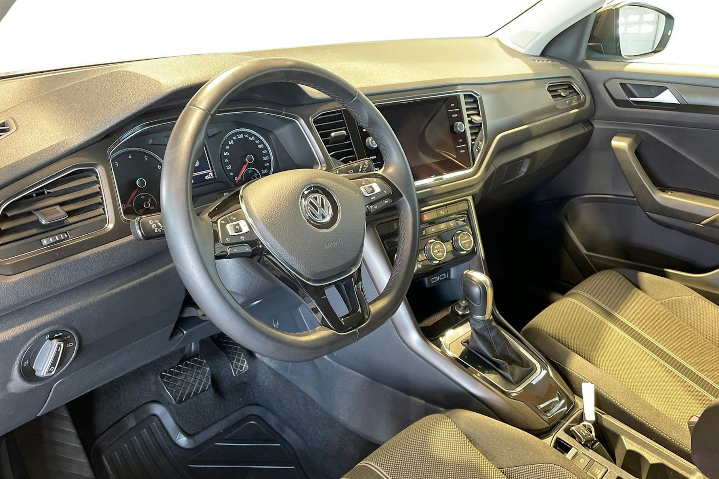 Ruskea (beige) Volkswagen T-Roc 2019 kuva 7.