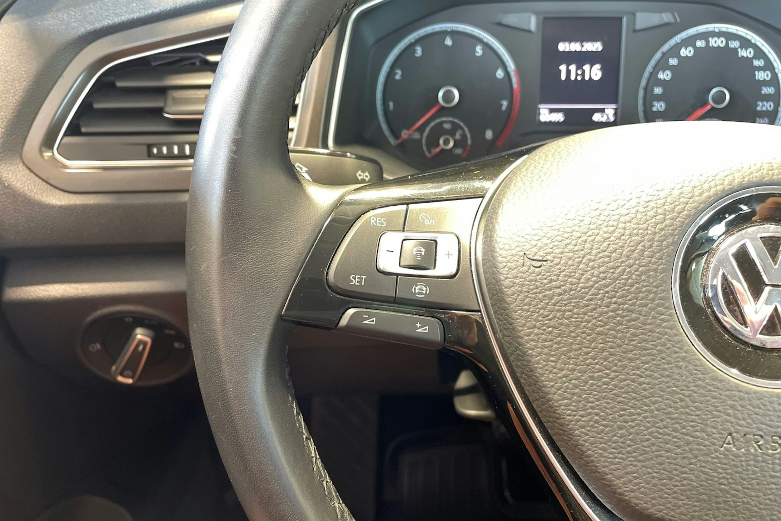 Ruskea (beige) Volkswagen T-Roc 2019 kuva 17.