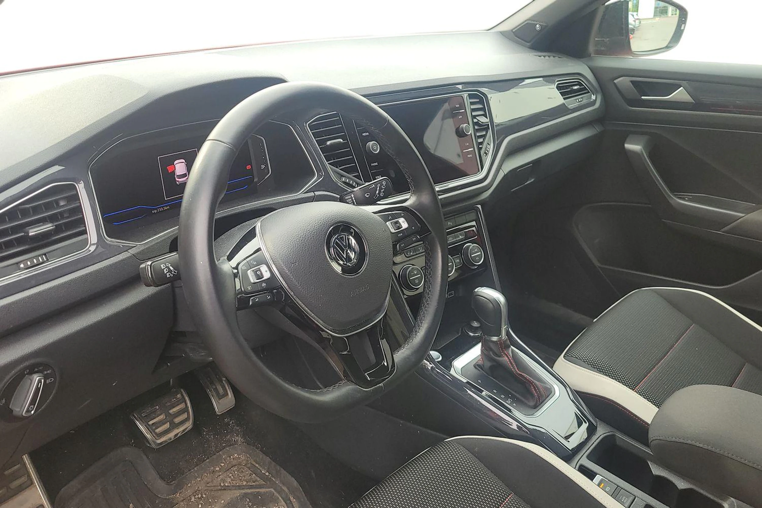 Punainen Volkswagen T-Roc 2019 kuva 3.