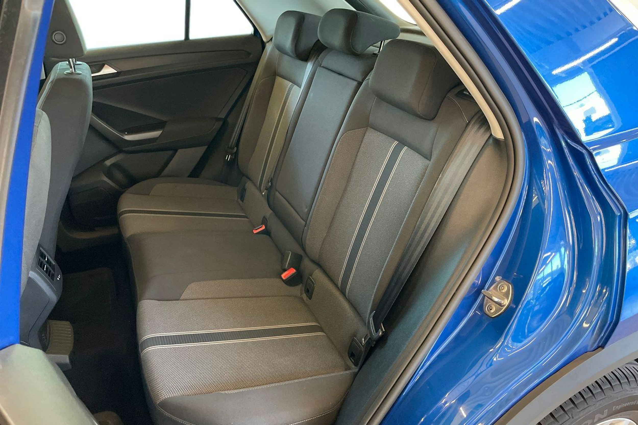 Sininen Volkswagen T-Roc 2019 kuva 10.