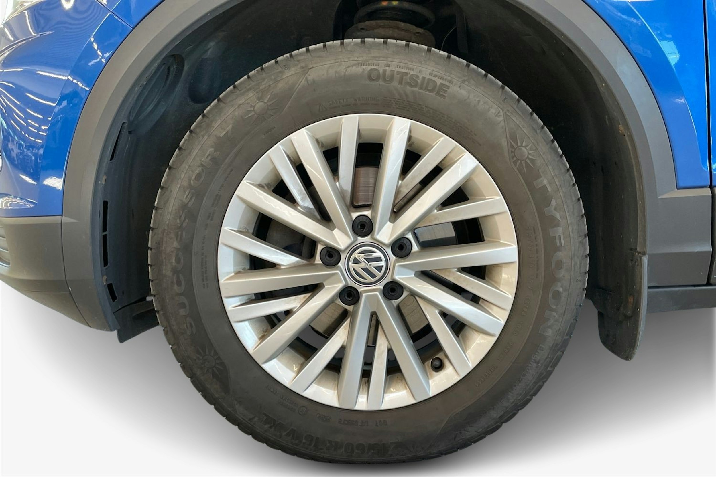 Sininen Volkswagen T-Roc 2019 kuva 11.