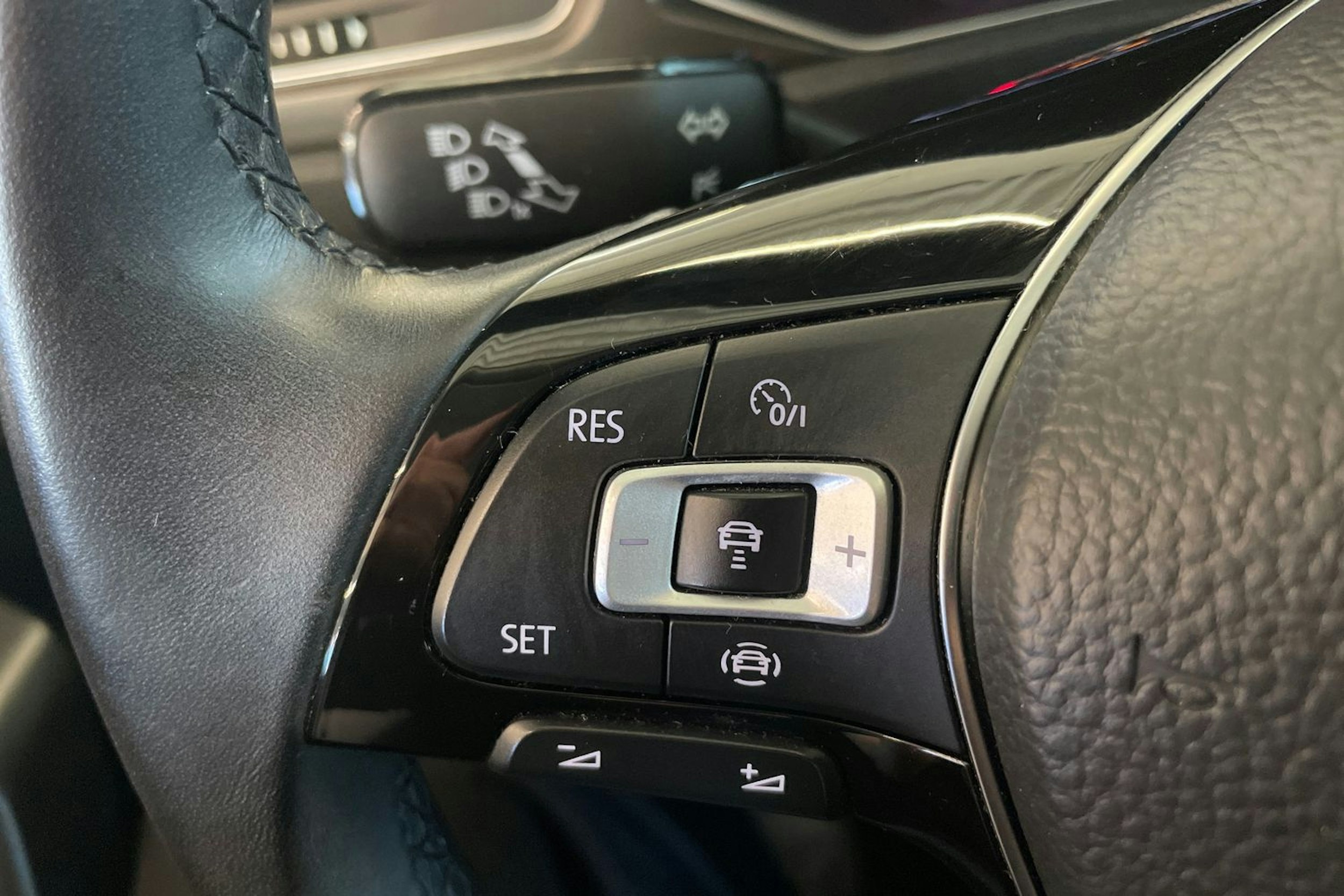 Sininen Volkswagen T-Roc 2019 kuva 17.