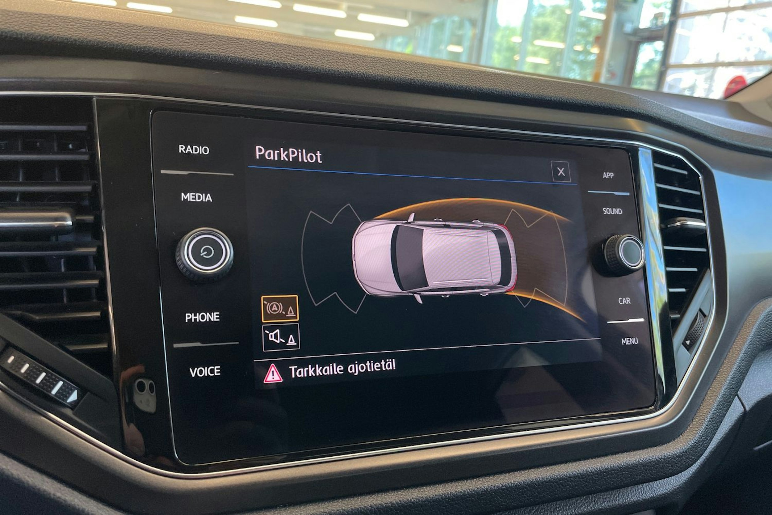 Sininen Volkswagen T-Roc 2019 kuva 21.