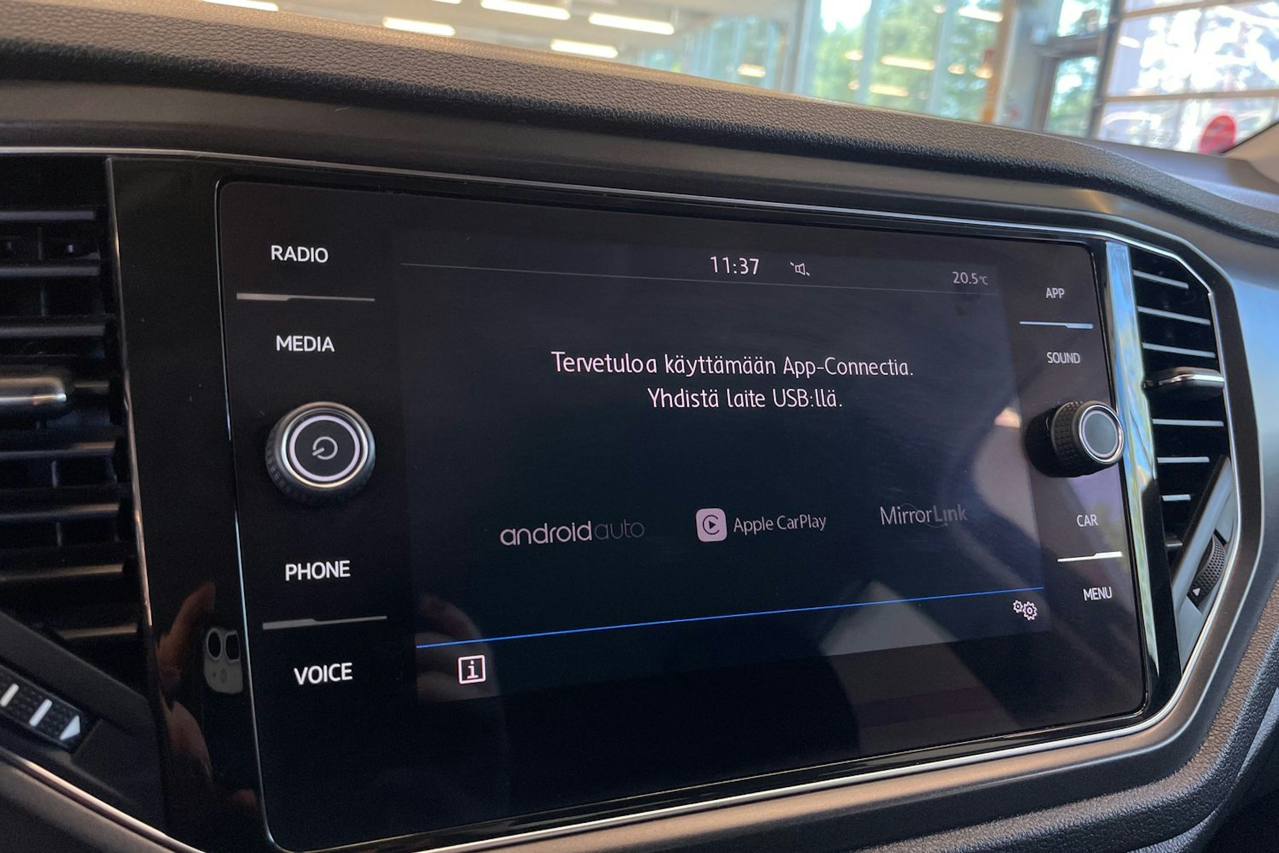 Sininen Volkswagen T-Roc 2019 kuva 22.