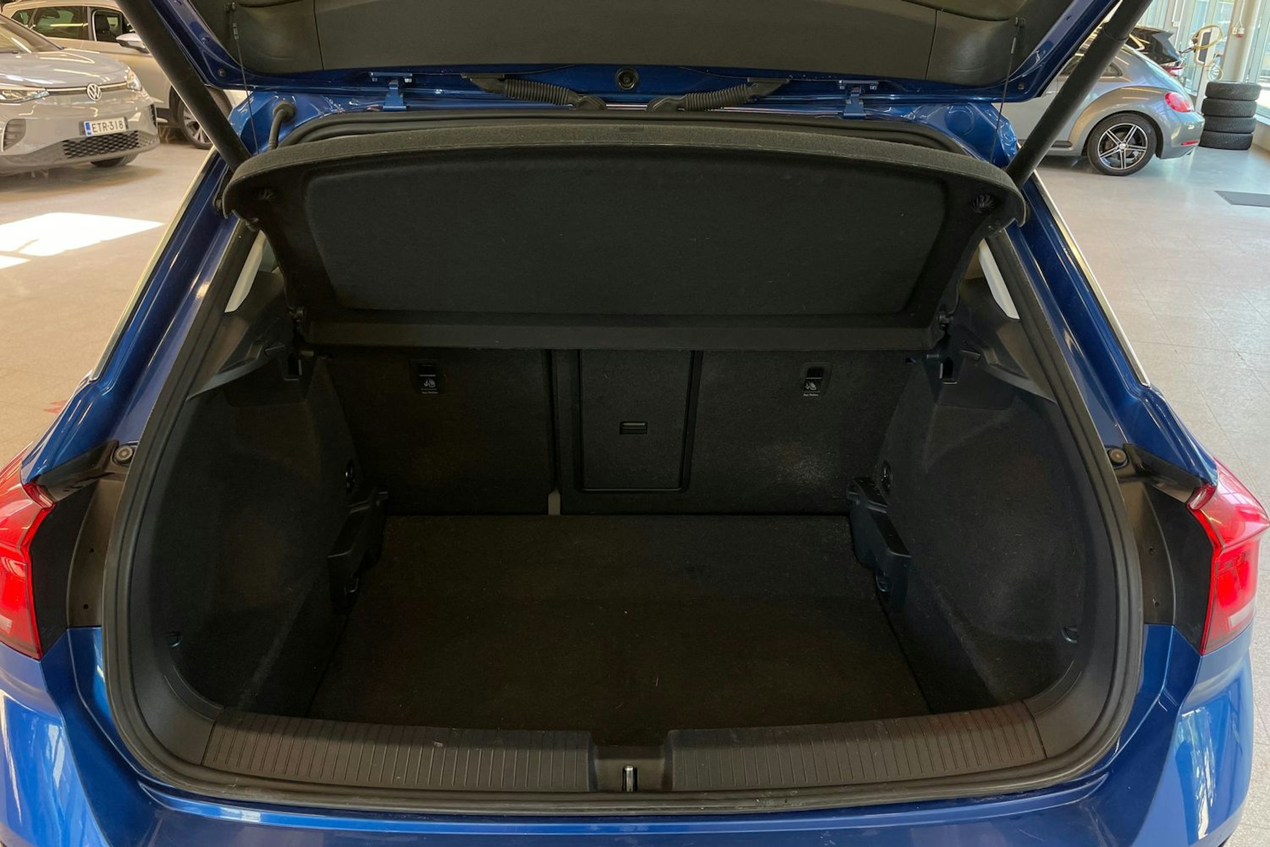 Sininen Volkswagen T-Roc 2019 kuva 26.
