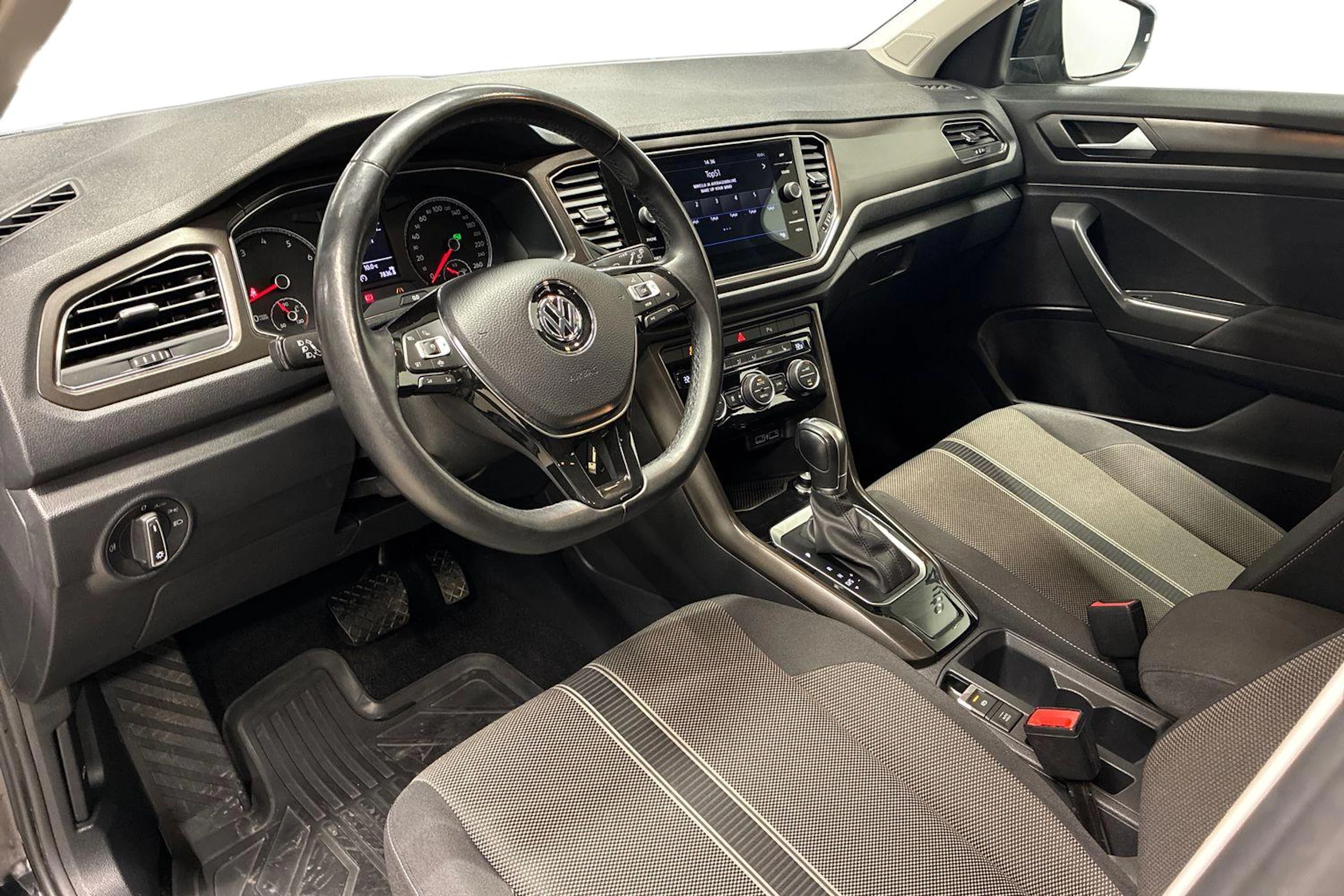 musta Volkswagen T-Roc 2019 kuva 8.
