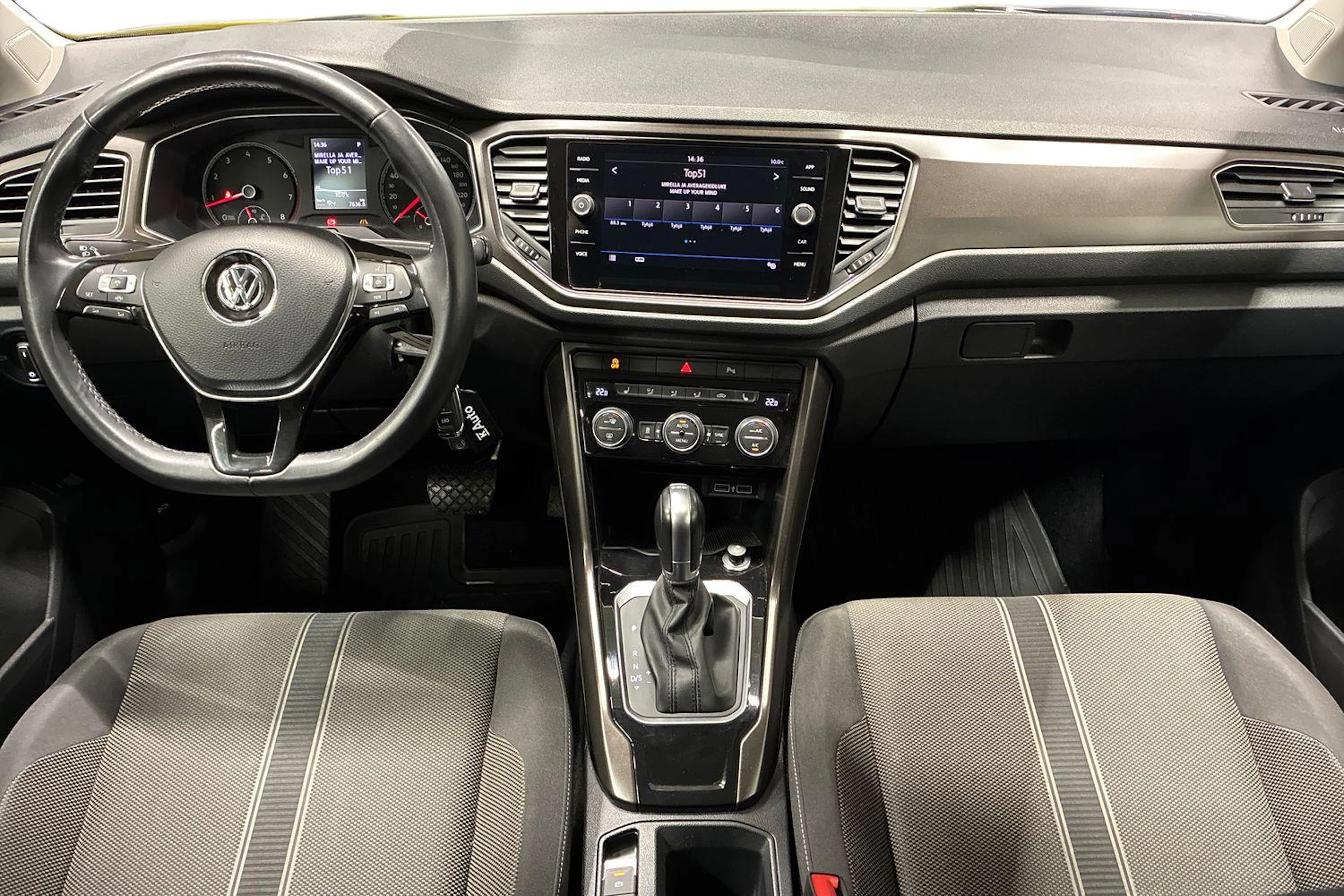 musta Volkswagen T-Roc 2019 kuva 9.