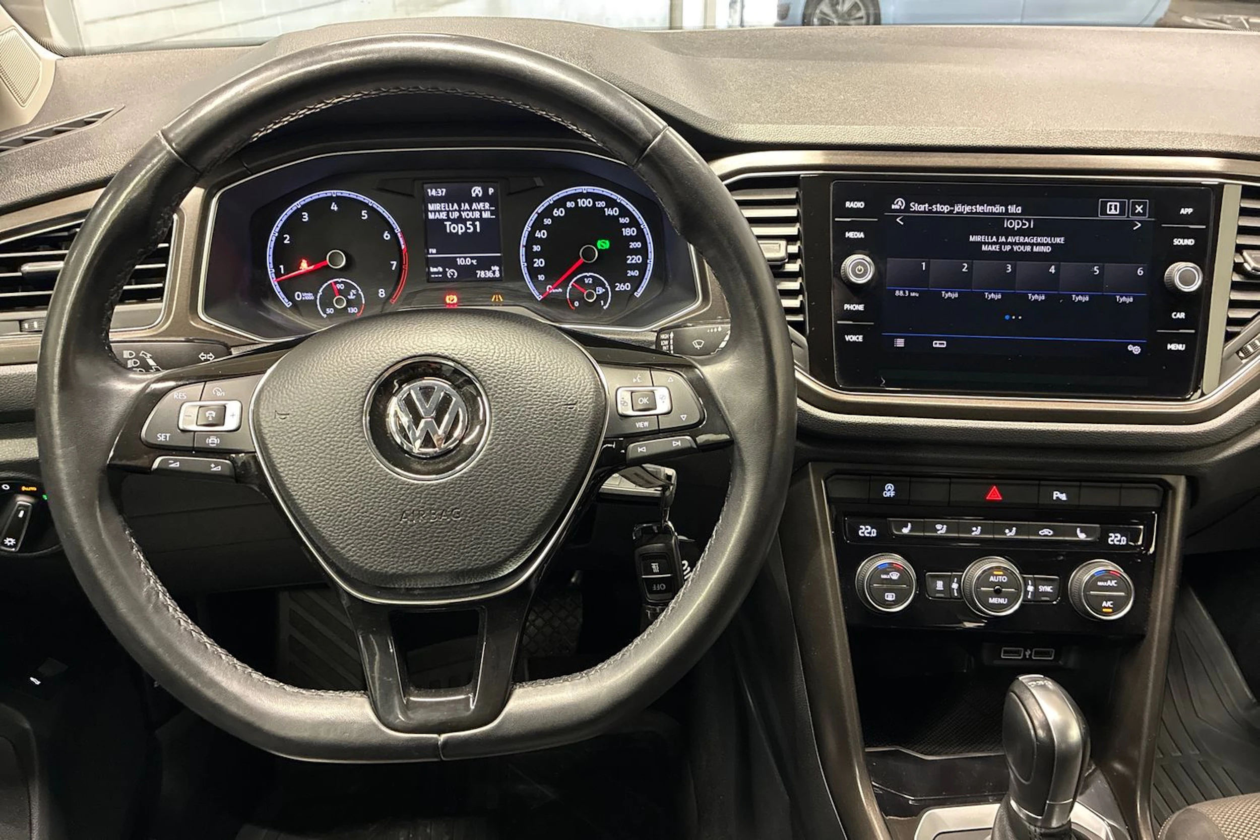 musta Volkswagen T-Roc 2019 kuva 15.
