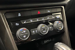 musta Volkswagen T-Roc 2019 kuva 21.