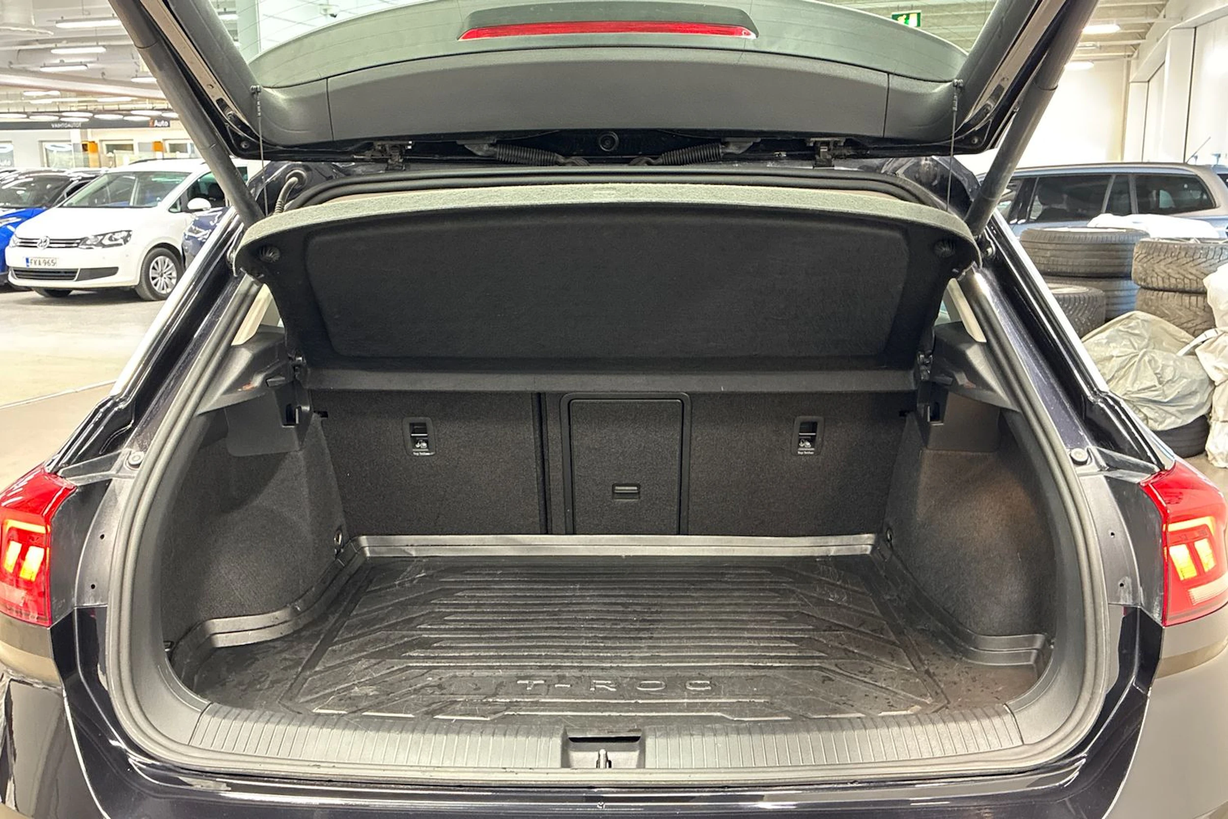 musta Volkswagen T-Roc 2019 kuva 24.