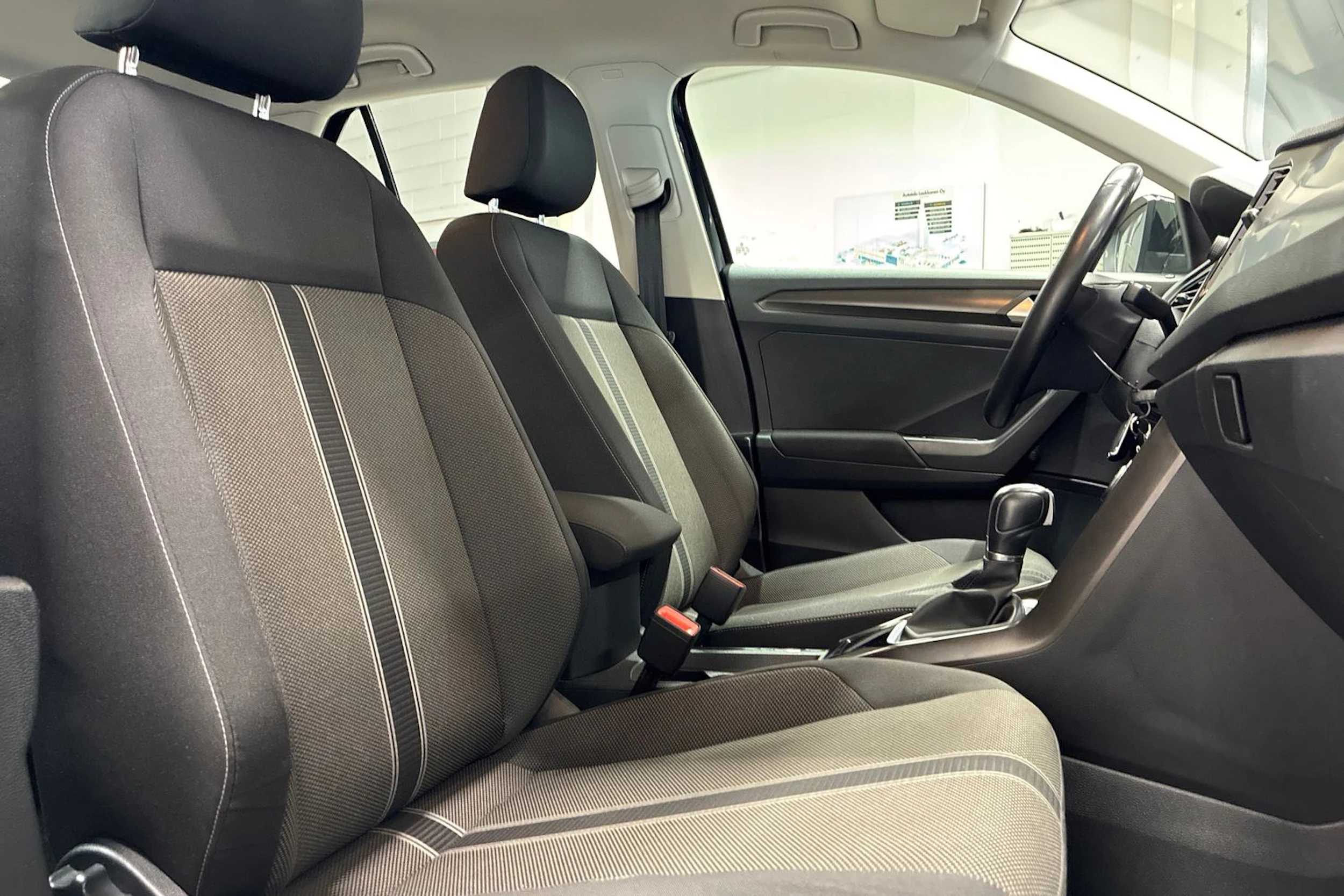 musta Volkswagen T-Roc 2019 kuva 25.