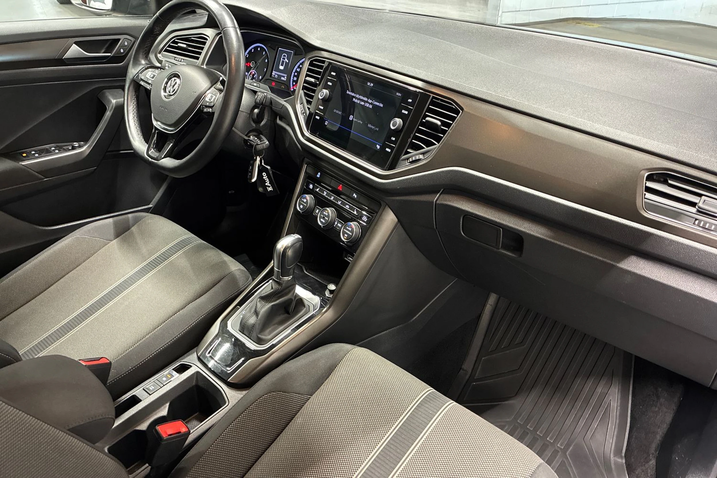 musta Volkswagen T-Roc 2019 kuva 26.