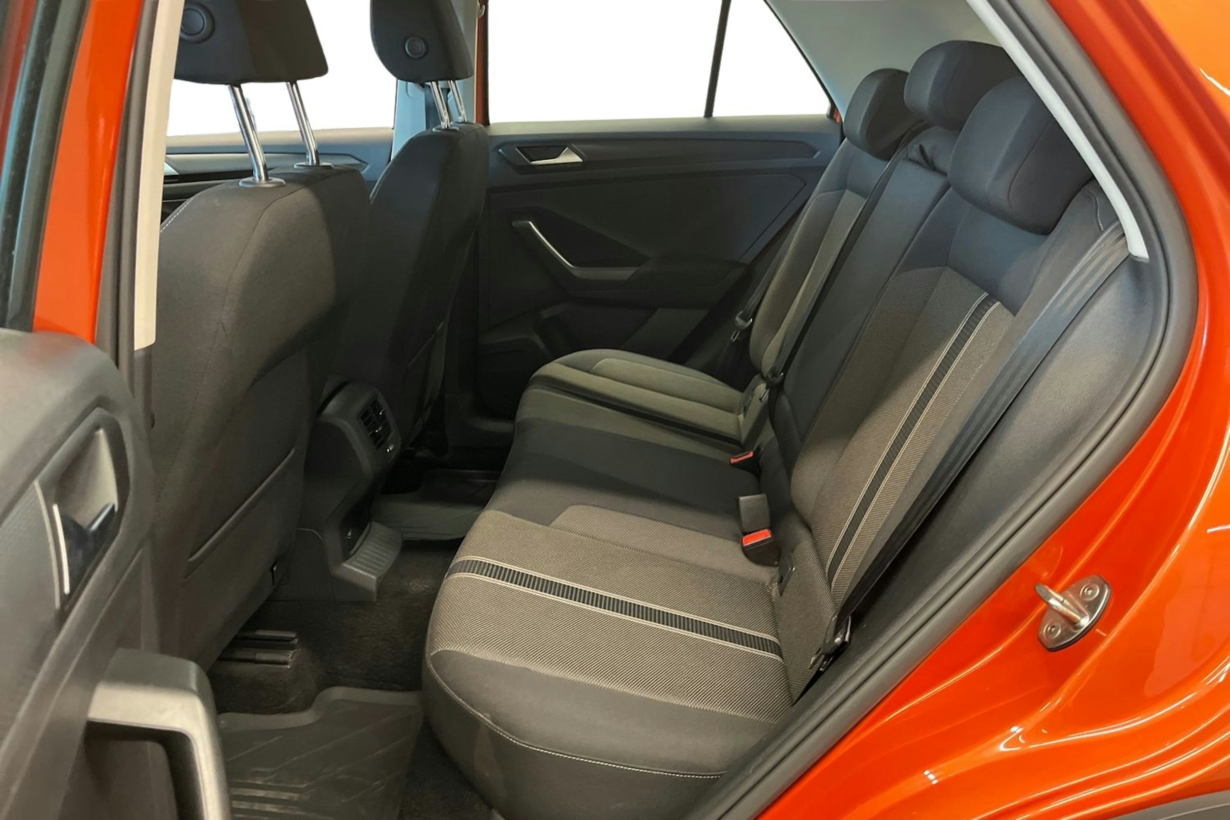 oranssi Volkswagen T-Roc 2019 kuva 10.