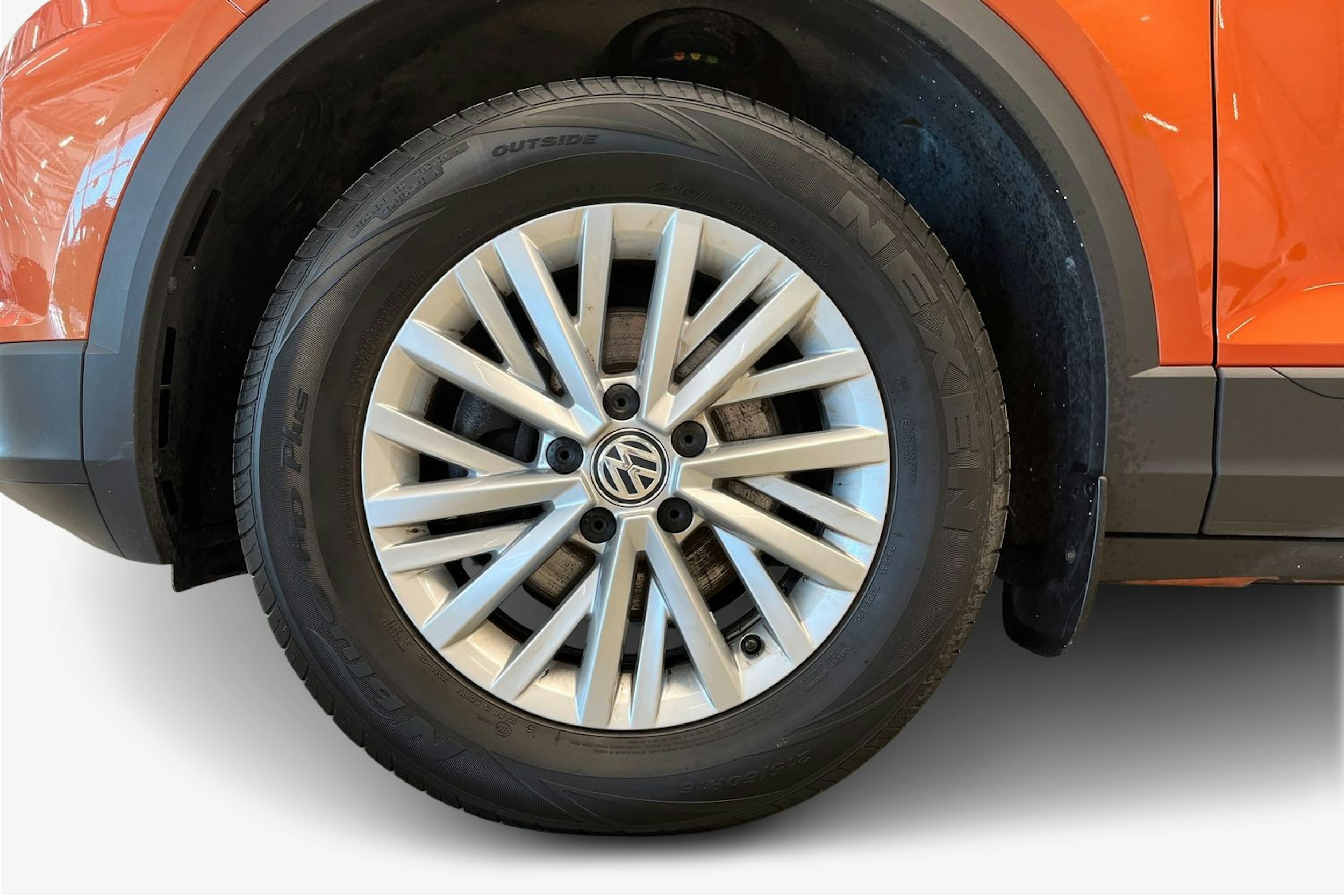 oranssi Volkswagen T-Roc 2019 kuva 11.