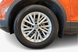 oranssi Volkswagen T-Roc 2019 kuva 11.