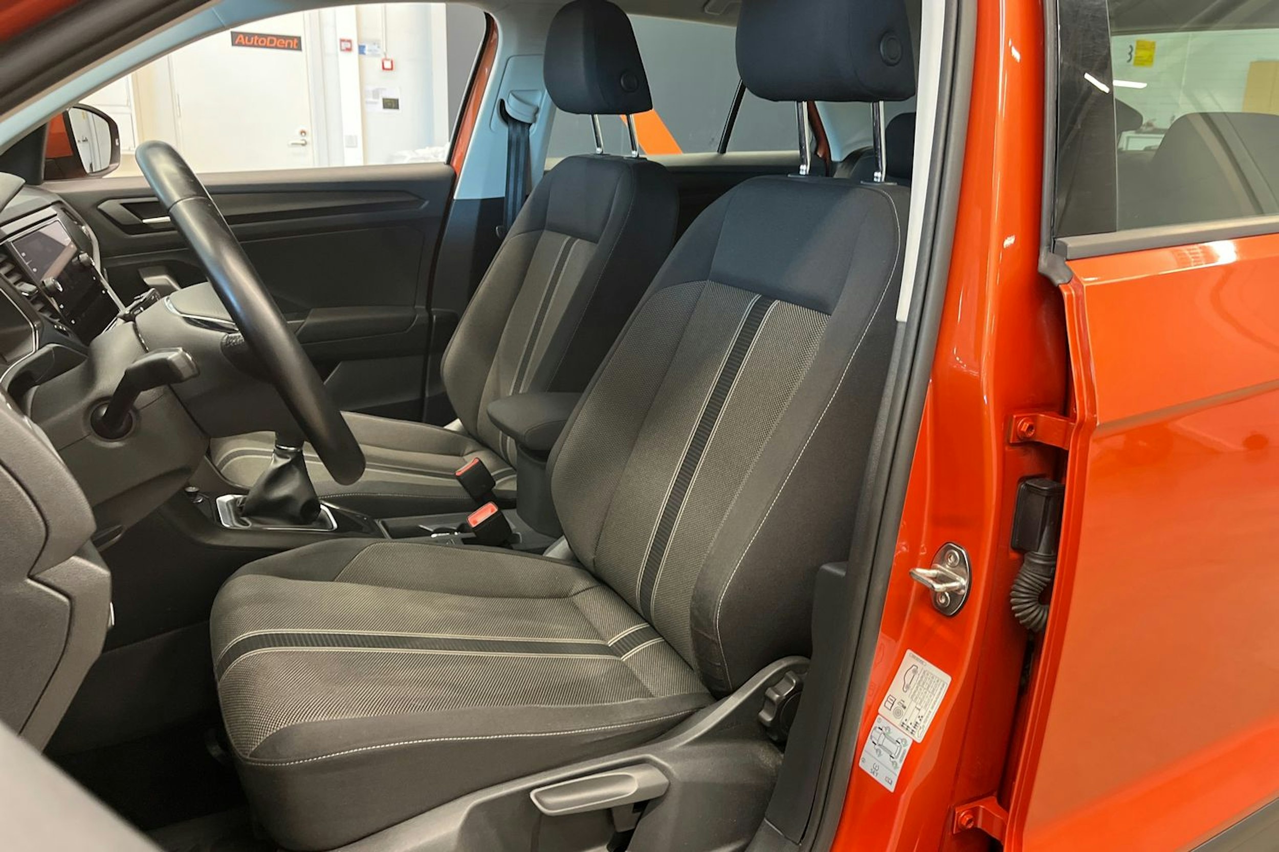 oranssi Volkswagen T-Roc 2019 kuva 14.