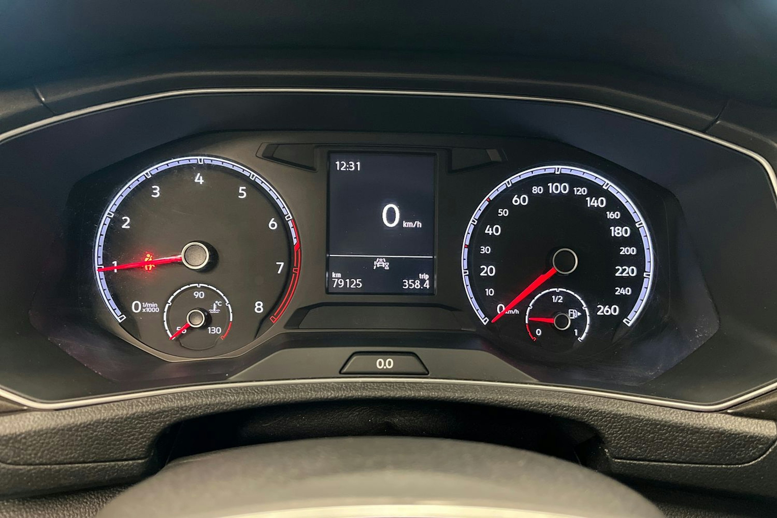 oranssi Volkswagen T-Roc 2019 kuva 18.