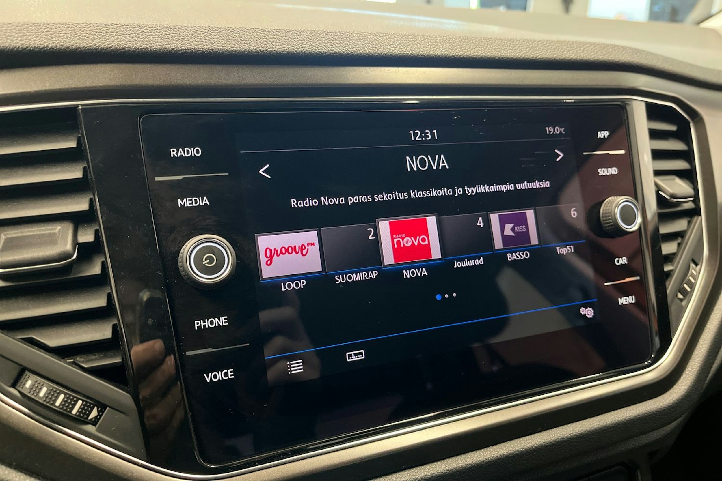 oranssi Volkswagen T-Roc 2019 kuva 19.