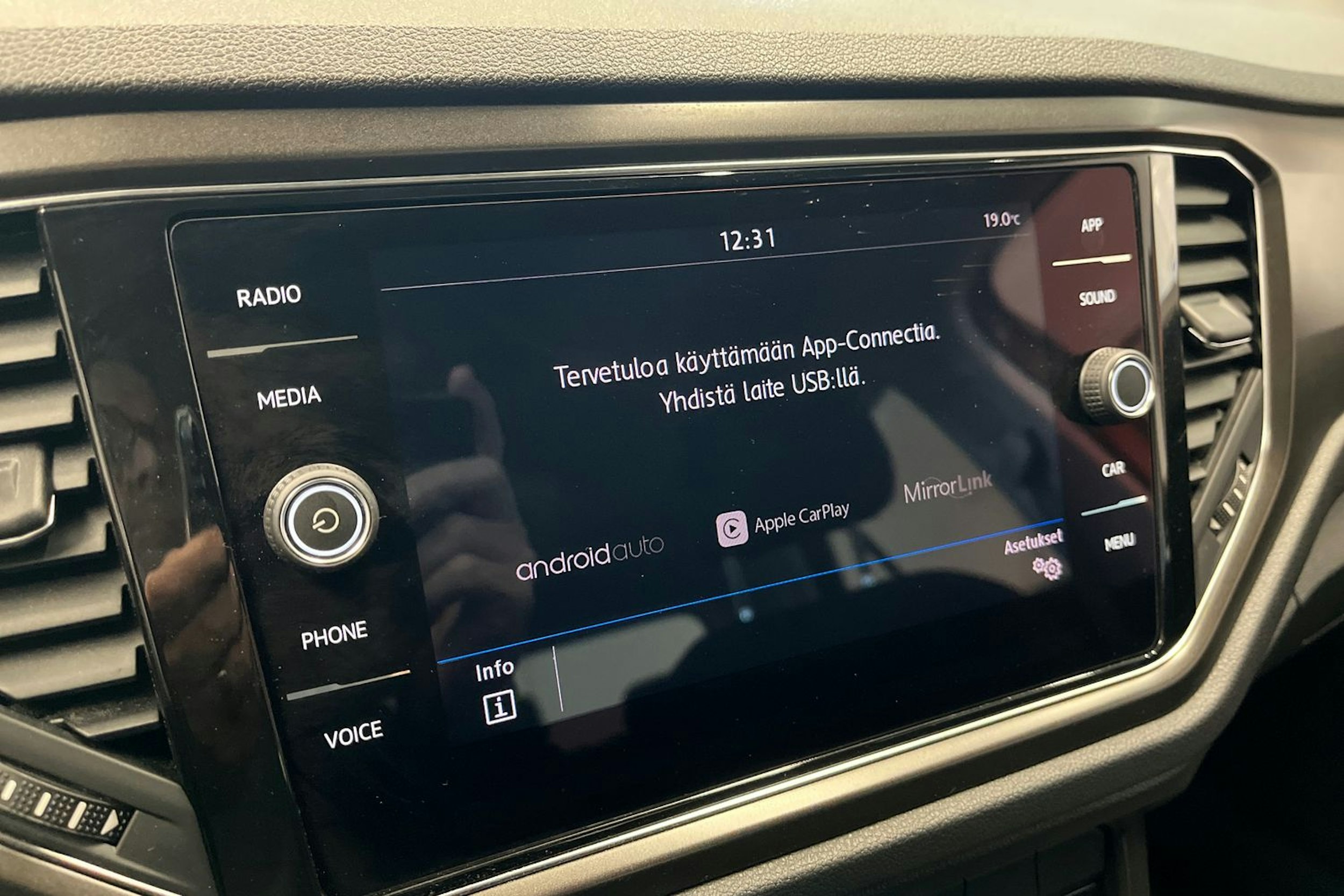 oranssi Volkswagen T-Roc 2019 kuva 20.