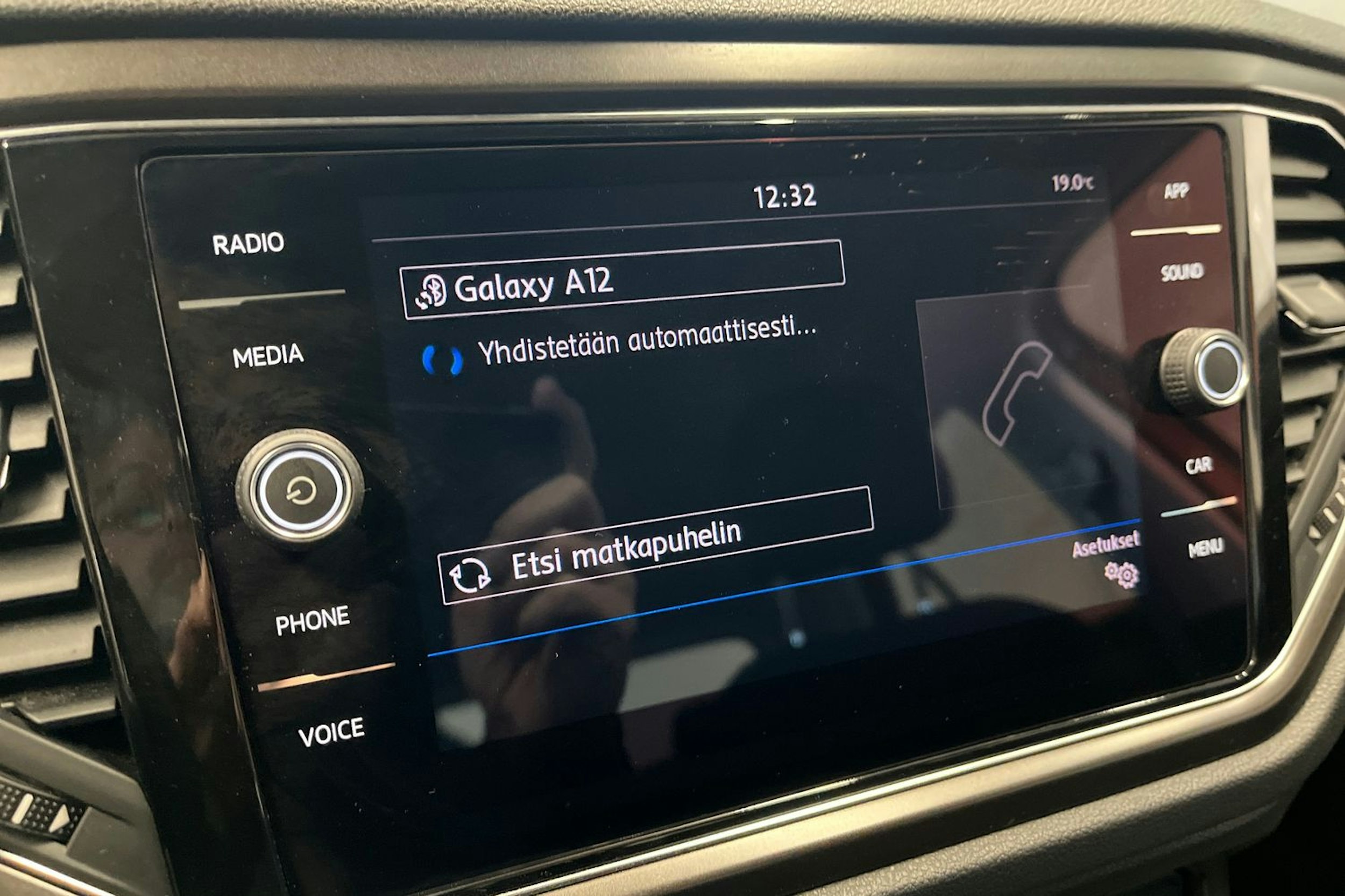 oranssi Volkswagen T-Roc 2019 kuva 21.