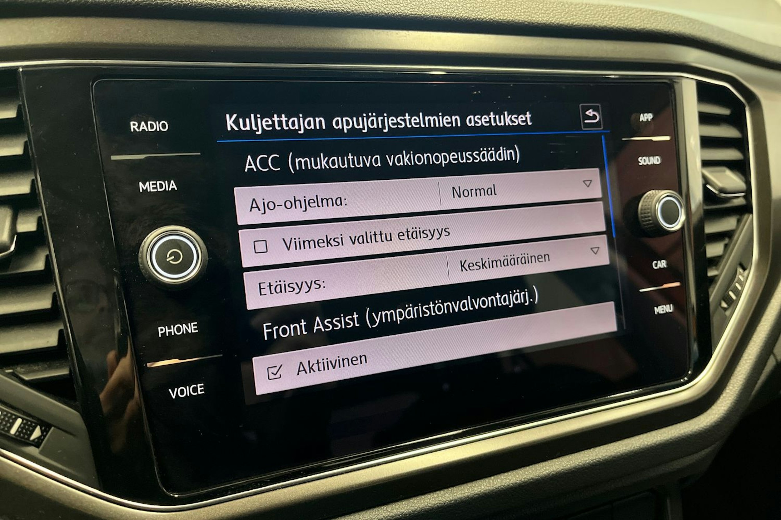 oranssi Volkswagen T-Roc 2019 kuva 22.