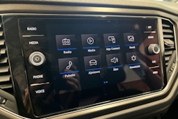 oranssi Volkswagen T-Roc 2019 kuva 25.